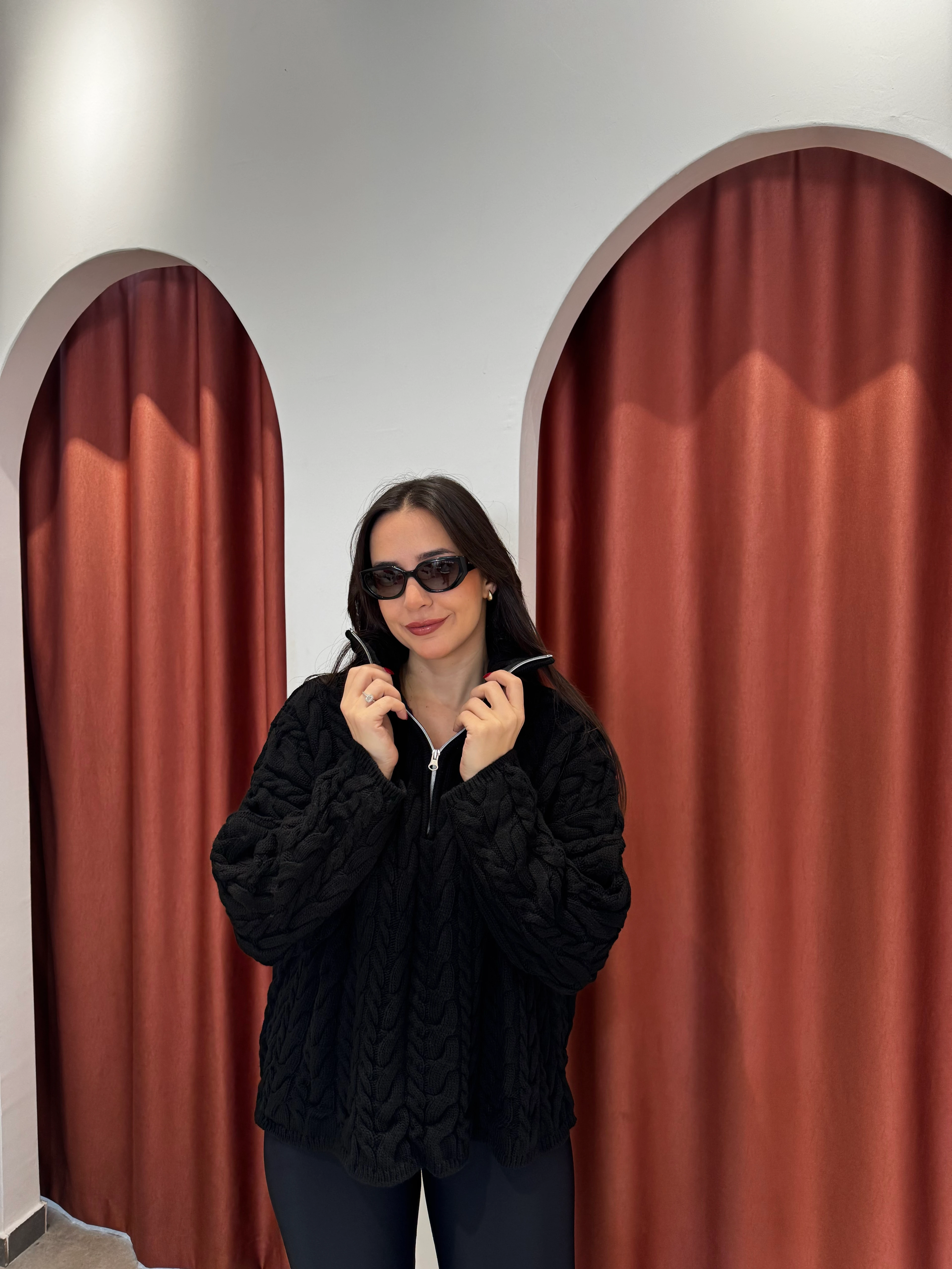 Saç Örgülü Siyah Fermuarlı Kazak