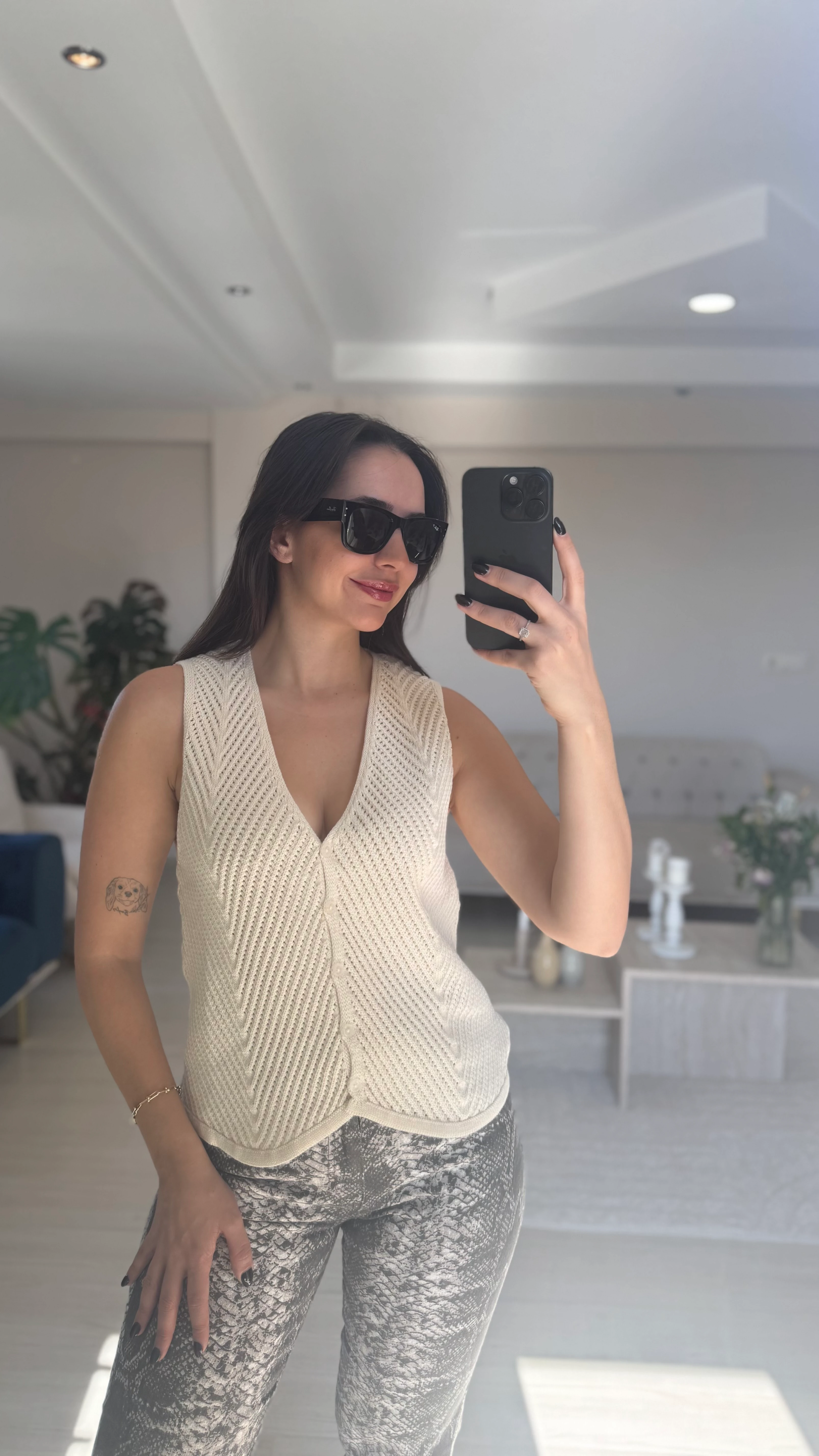 Ekru Düğmeli Yelek main variant image