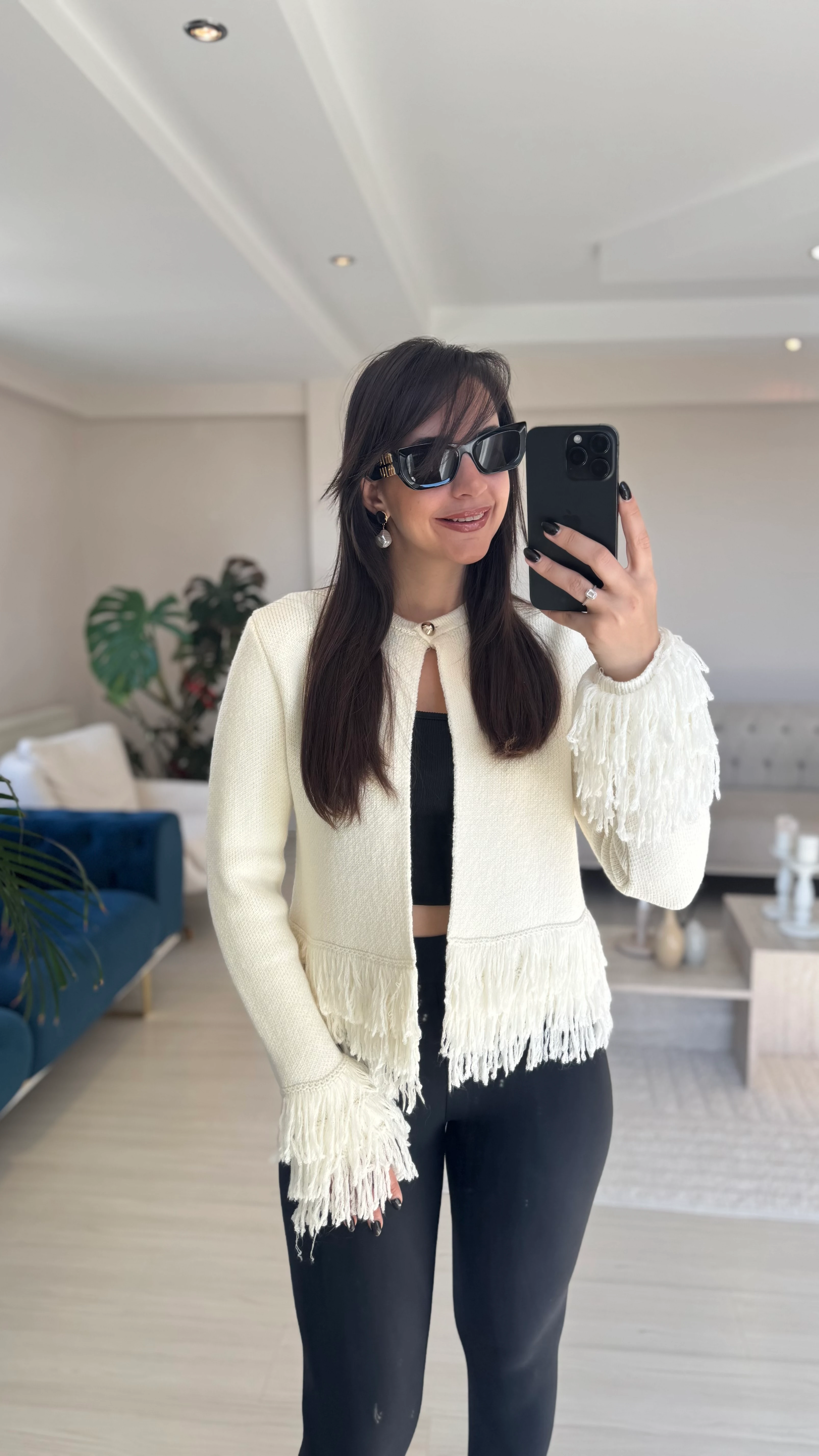 Püsküllü Triko Hırka image