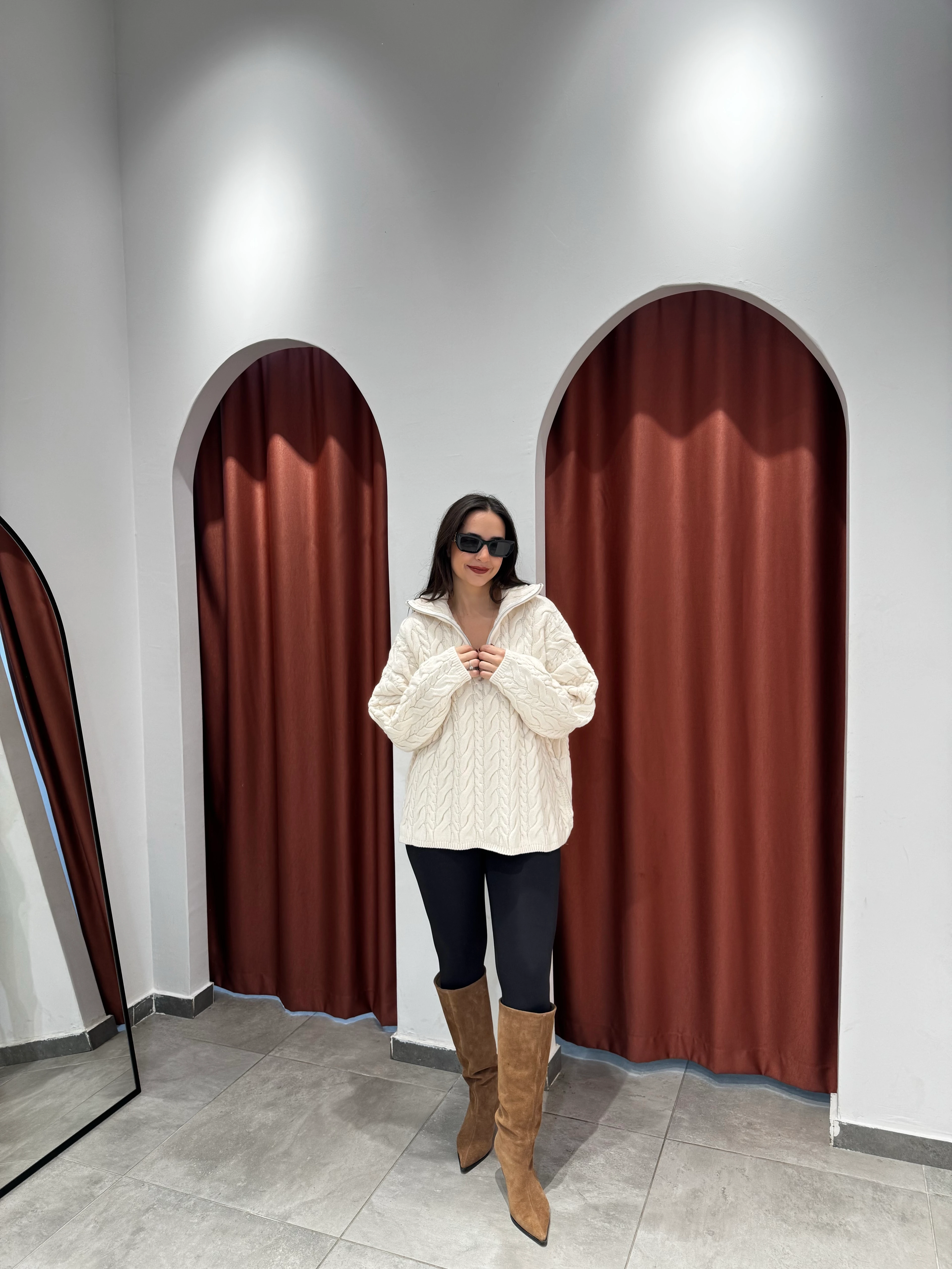 Saç Örgülü Ekru Fermuarlı Kazak