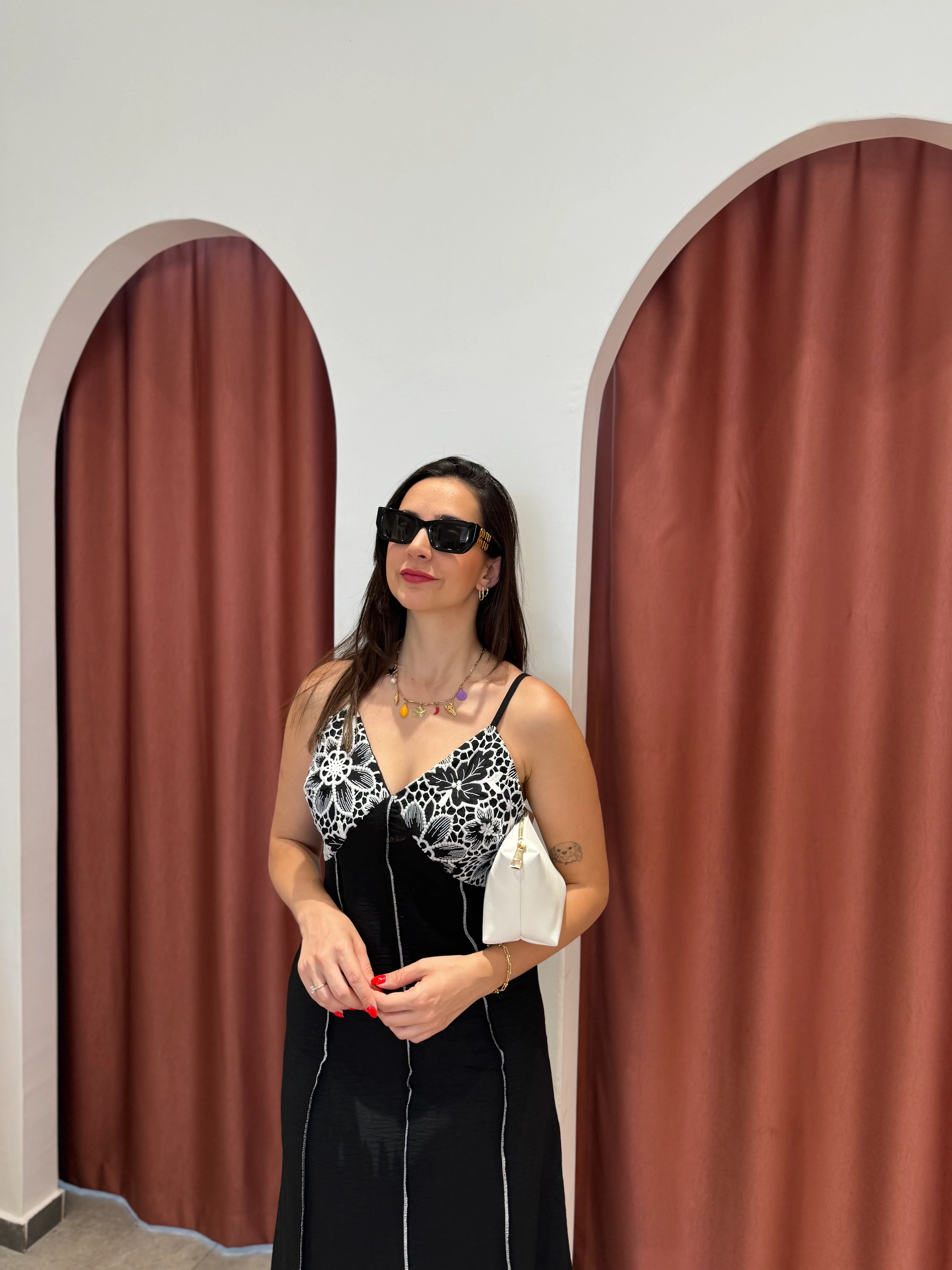 Çiçek Detaylı Çizgili Siyah Elbise