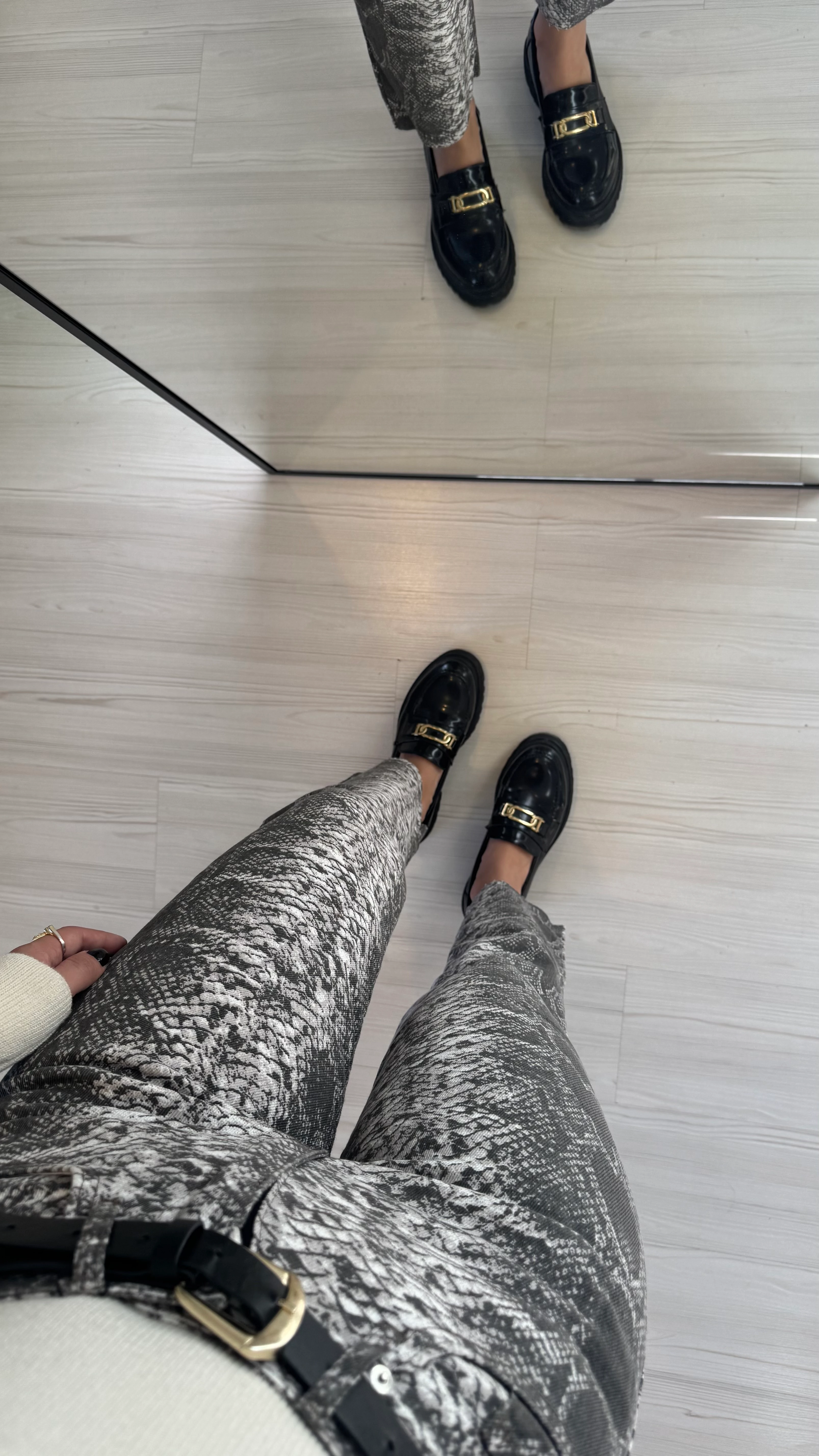 Boyfit Kesik Paça Jean - Yılan