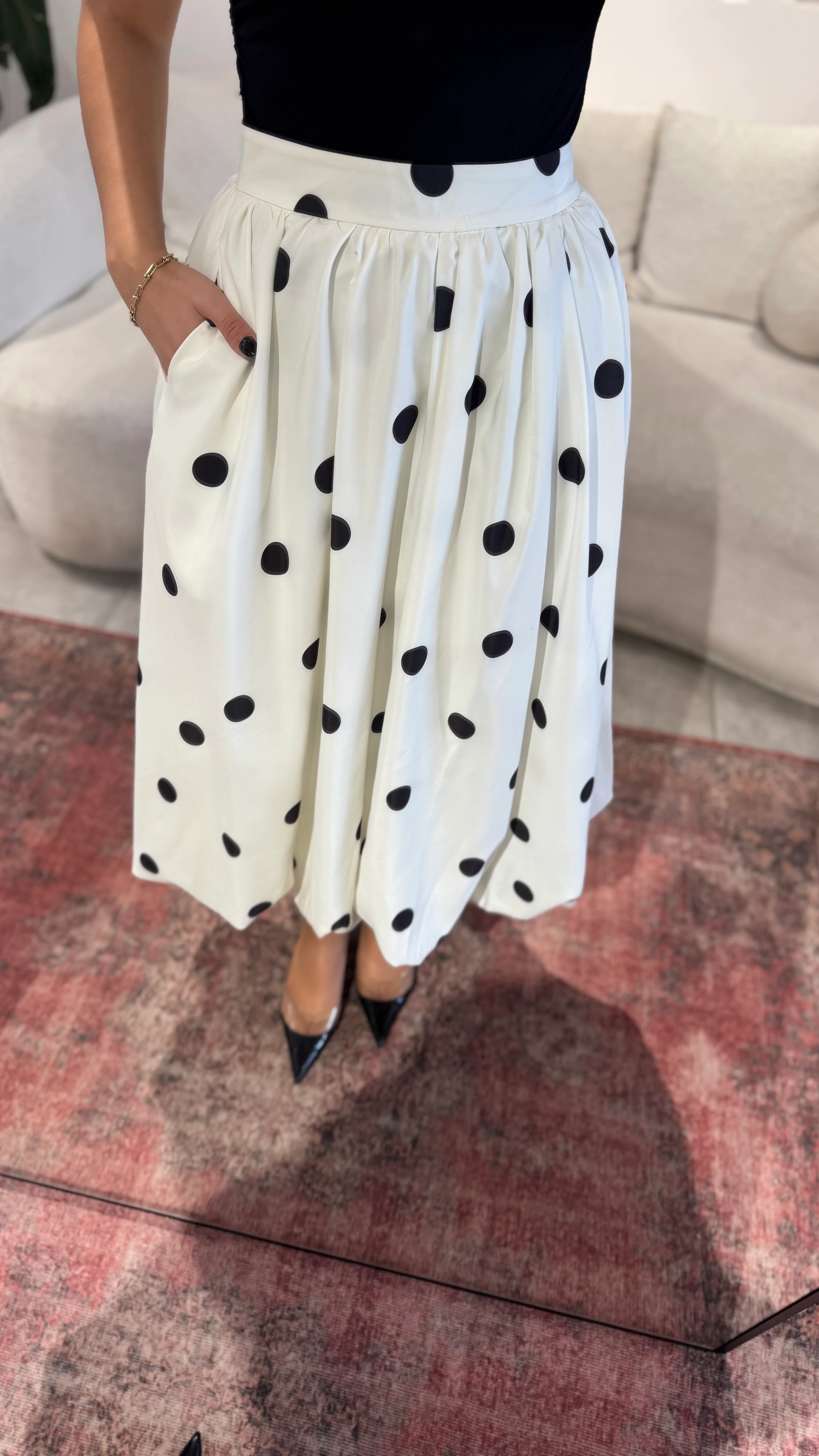 Beyaz Puantiyeli Etek