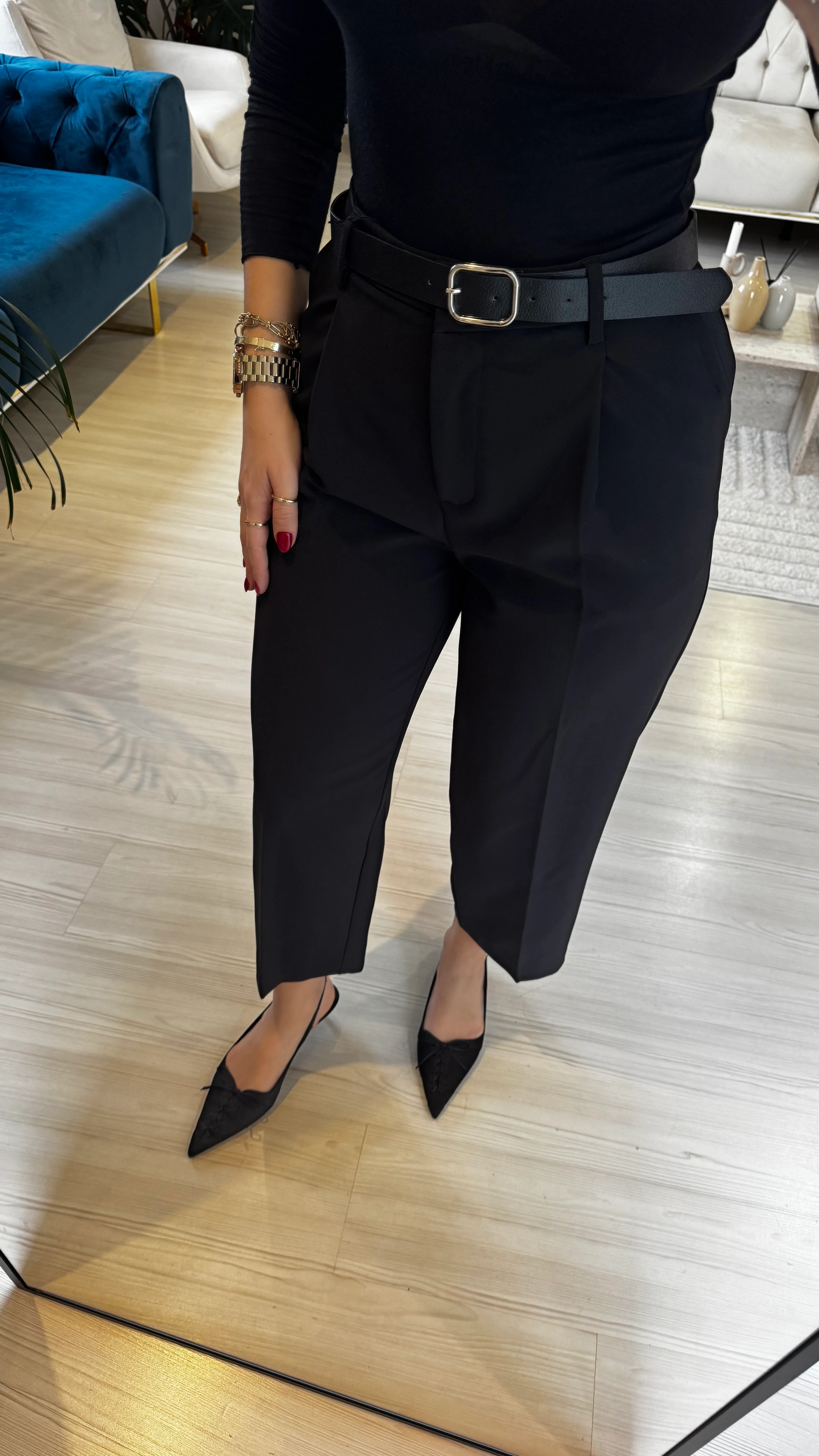 Kemerli Pensli Siyah Pantolon