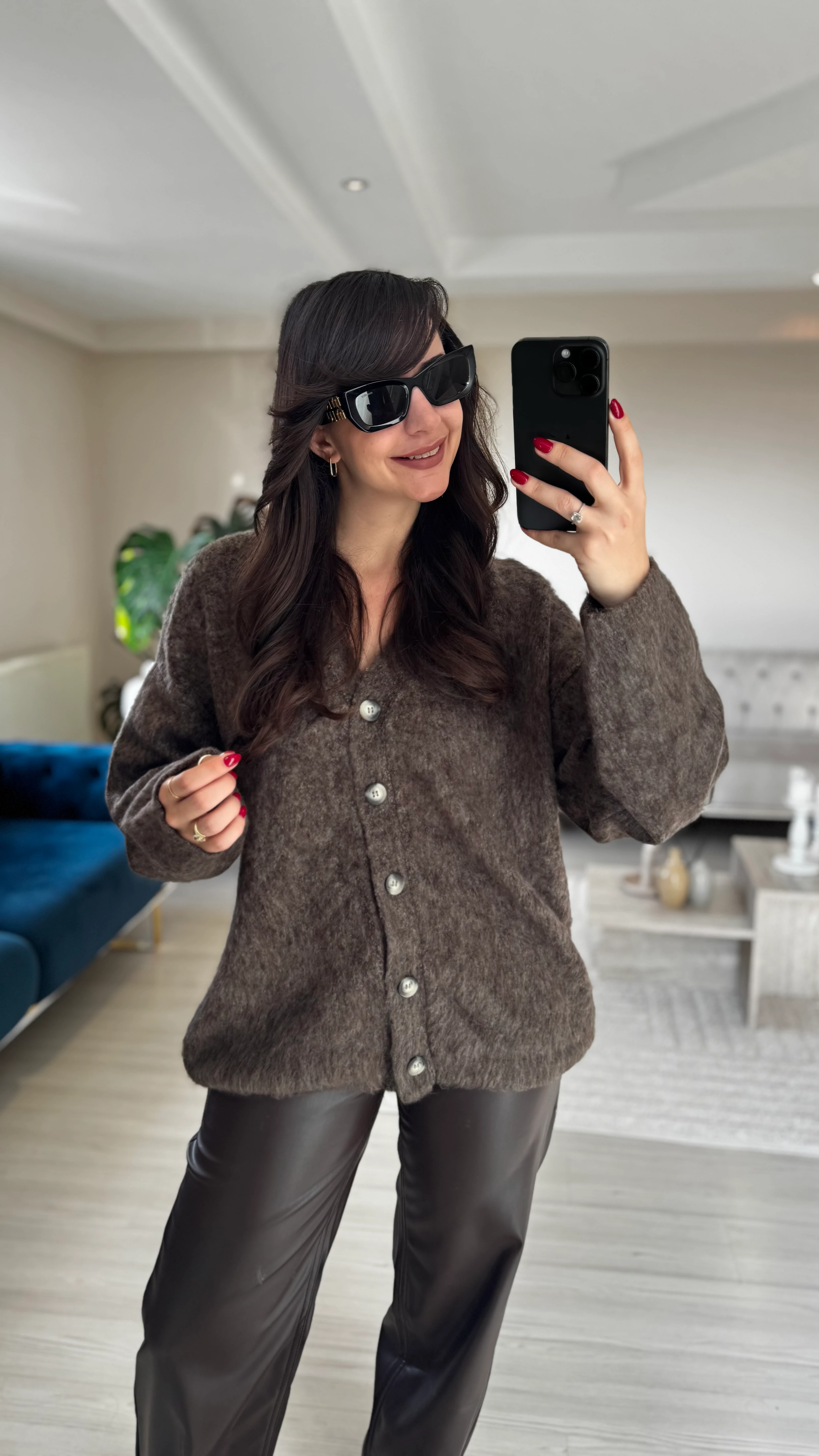 Şardonlu Düğmeli Kahve Hırka image