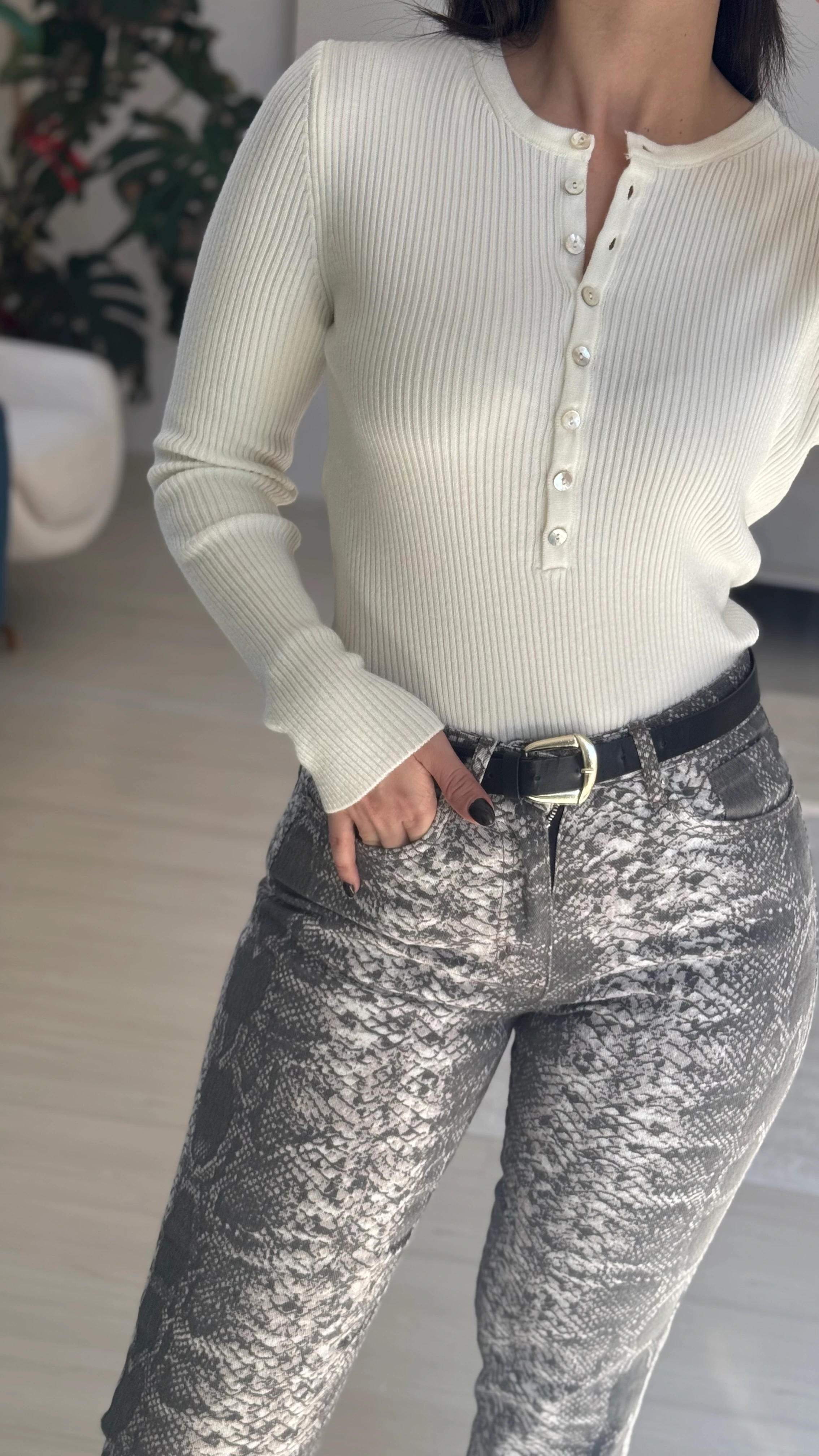 Düğmeli Yünlü Triko Ekru