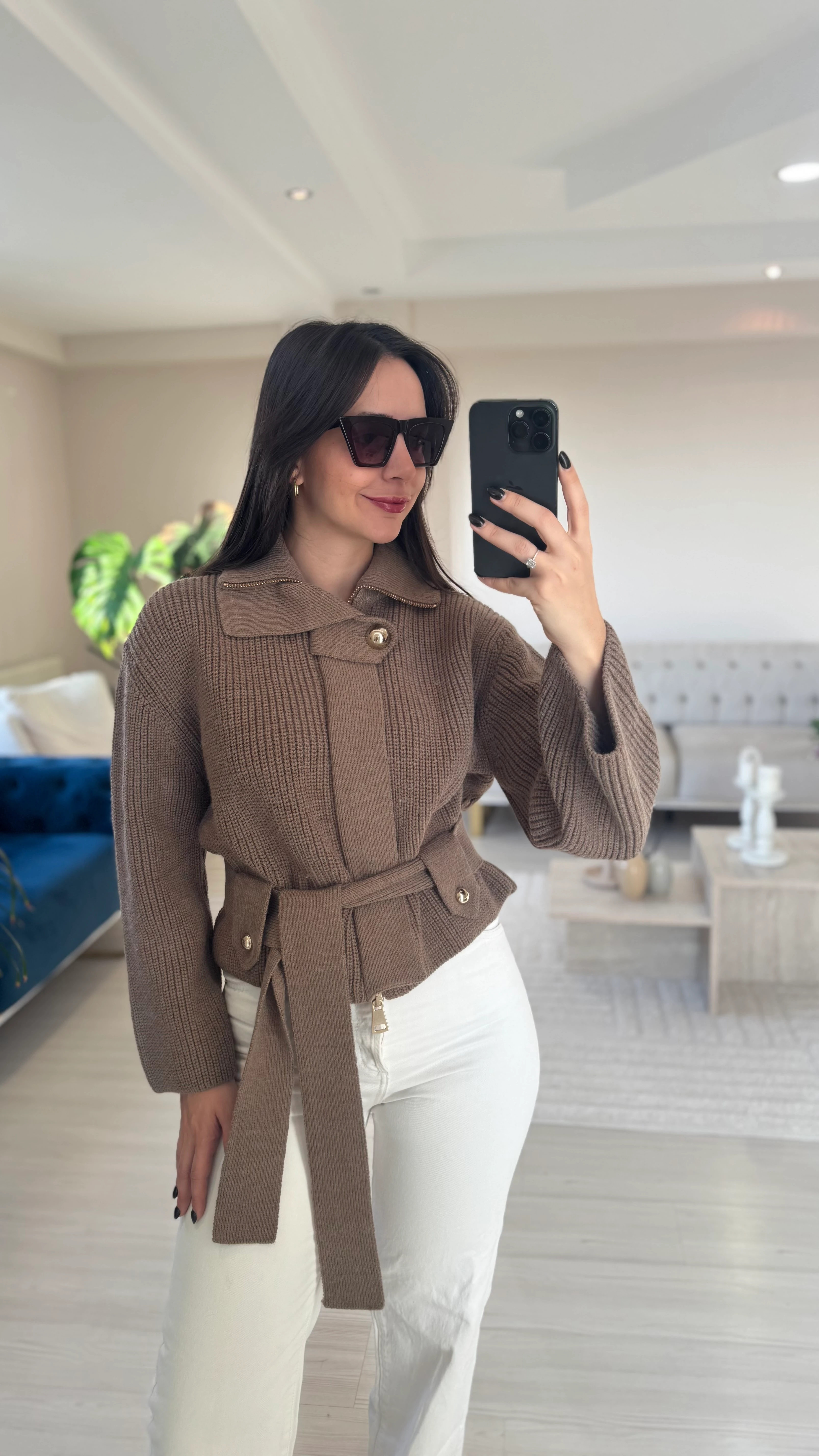 Fermuarlı Kemerli Düğmeli Yünlü Vizon Hırka image