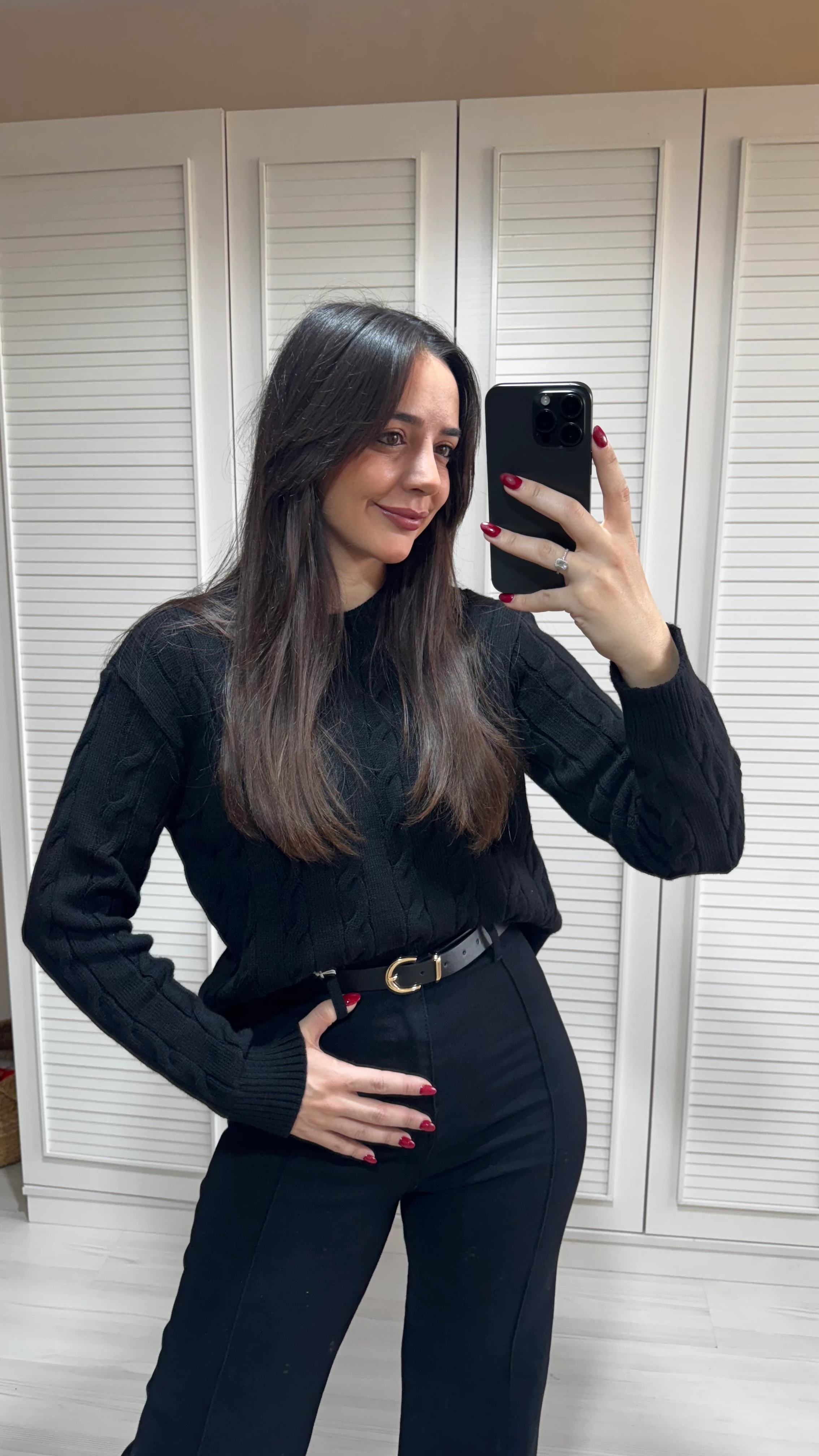 Siyah Saç Örgülü Kazak