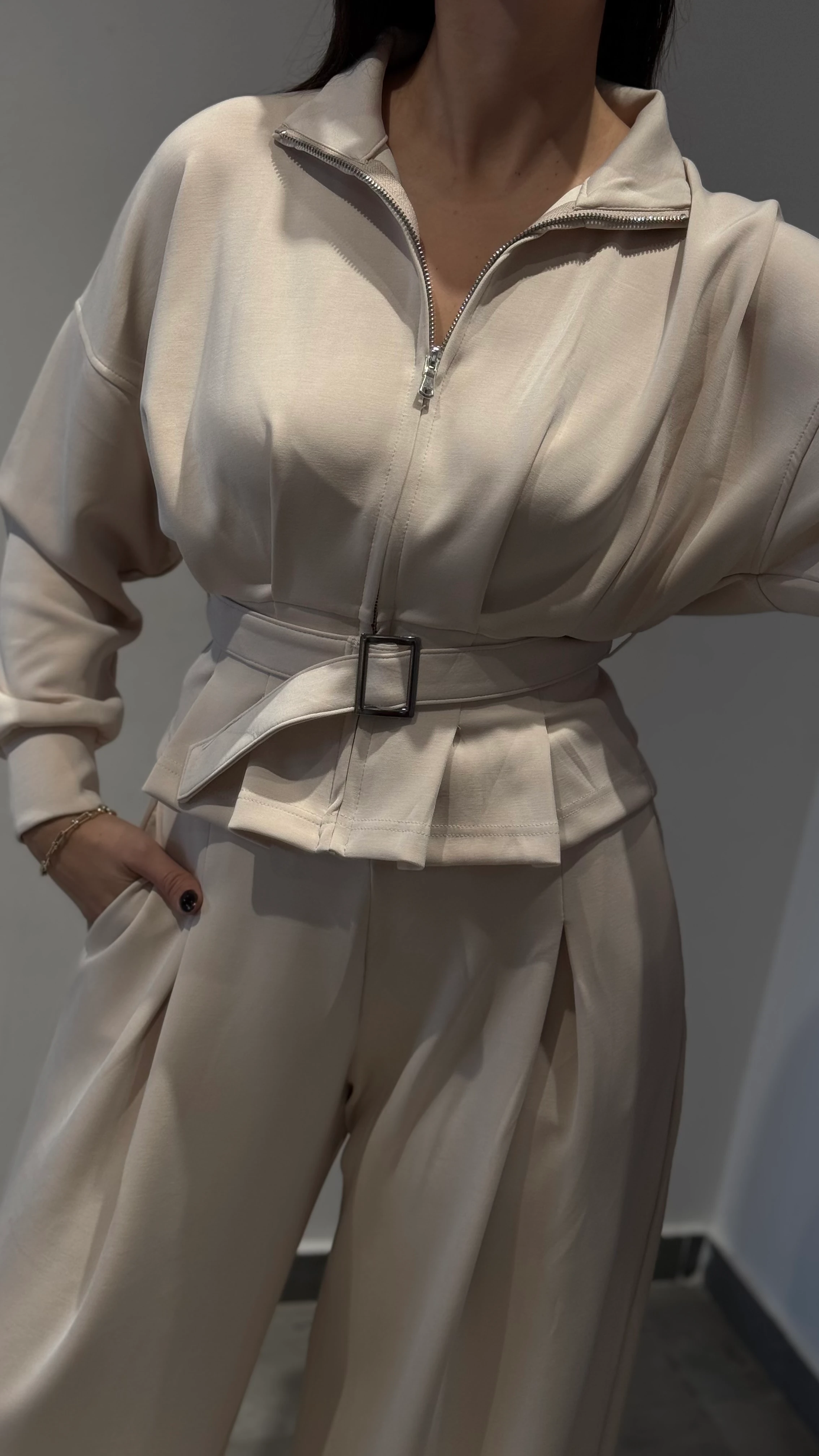 Pileli Kemerli Takım Ekru