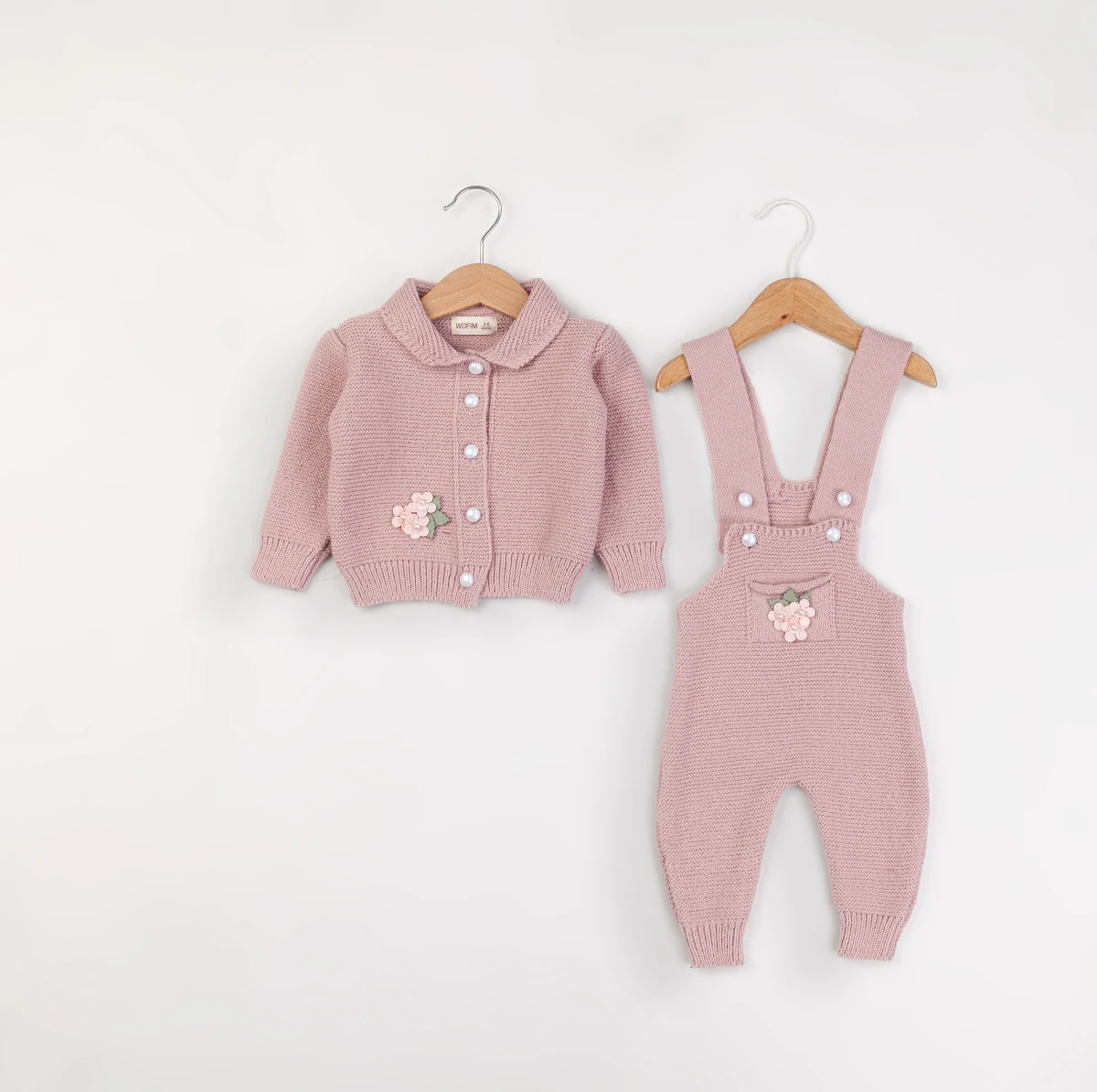 Kız Bebek İnci Düğmeli Çiçek Detaylı Triko Hırka ve Salopet Set