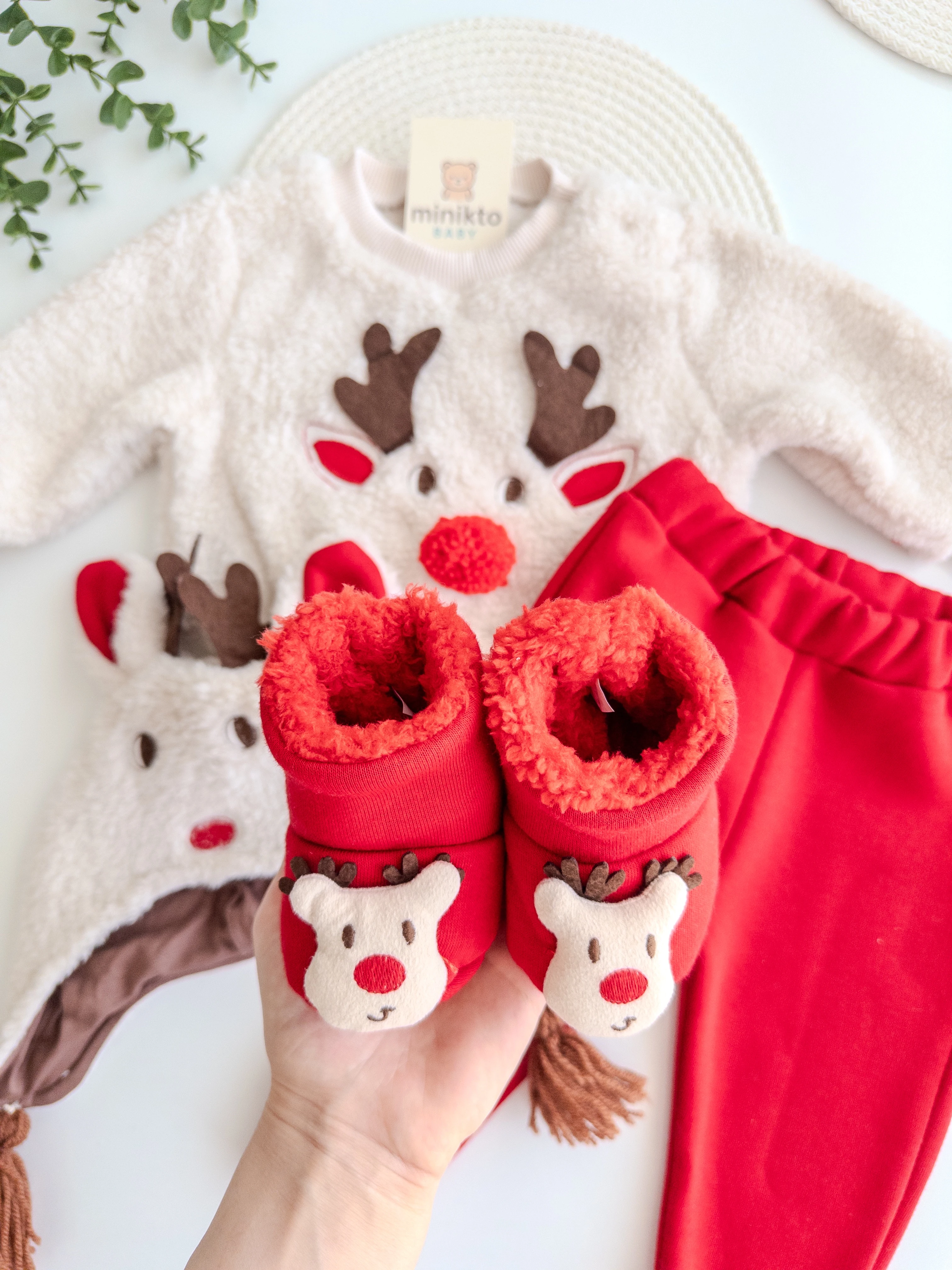 Unisex Geyik Temalı Şapkalı Panduflu Peluş Yılbaşı Takımı