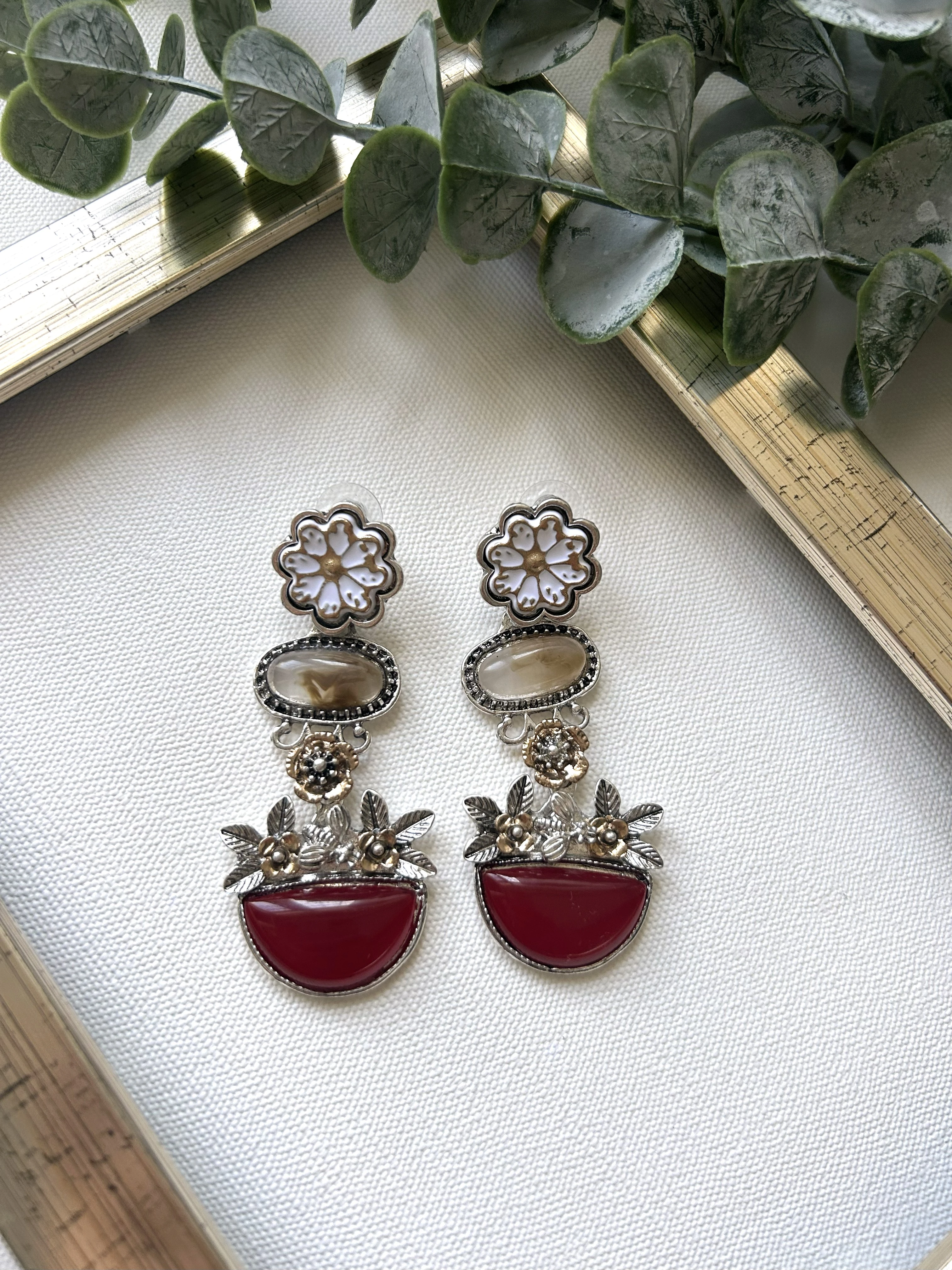 Vintage Çiçek & Kırmızı Taşlı Küpe