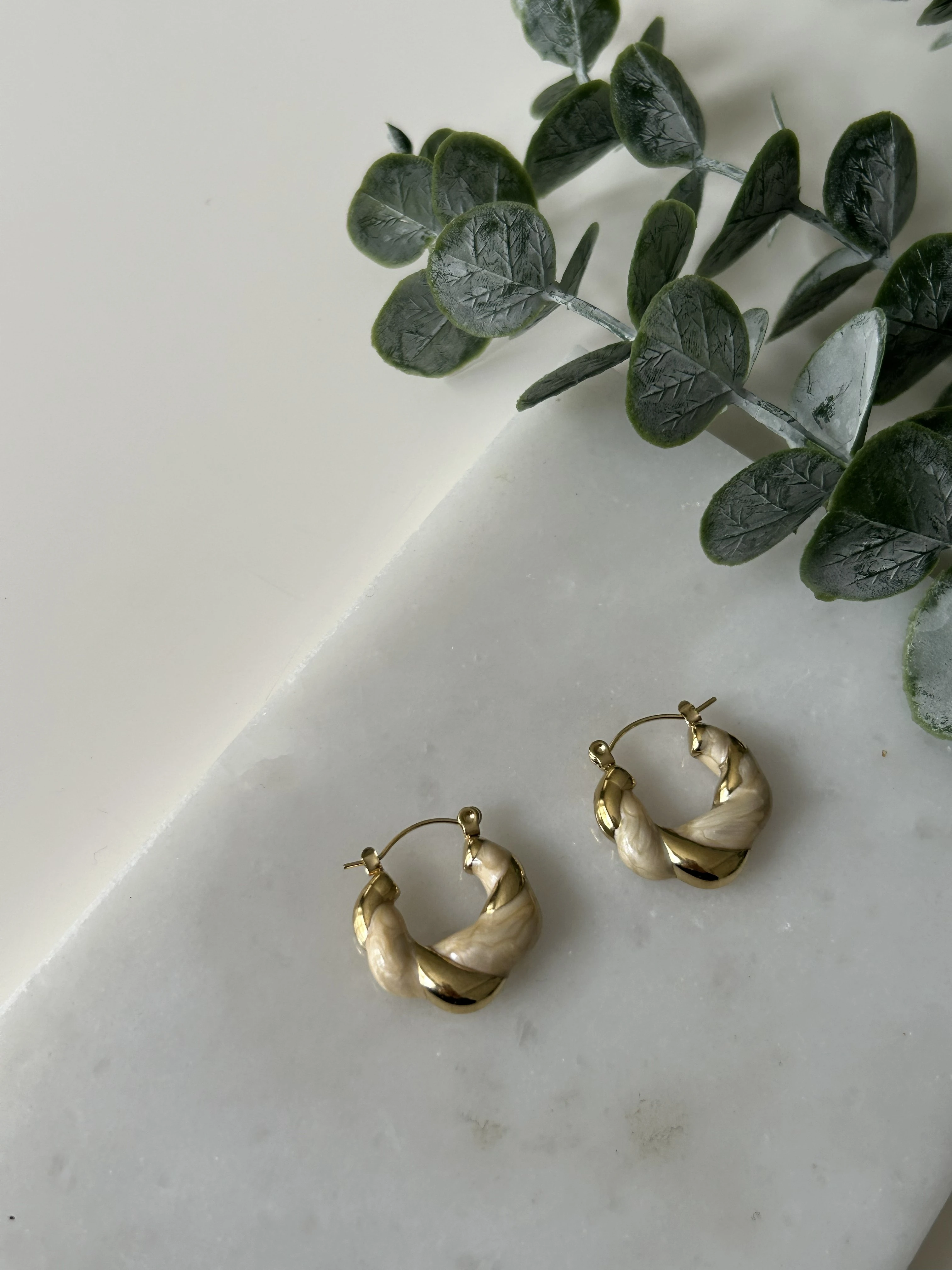 Krem&Gold Detaylı Çelik Küpe