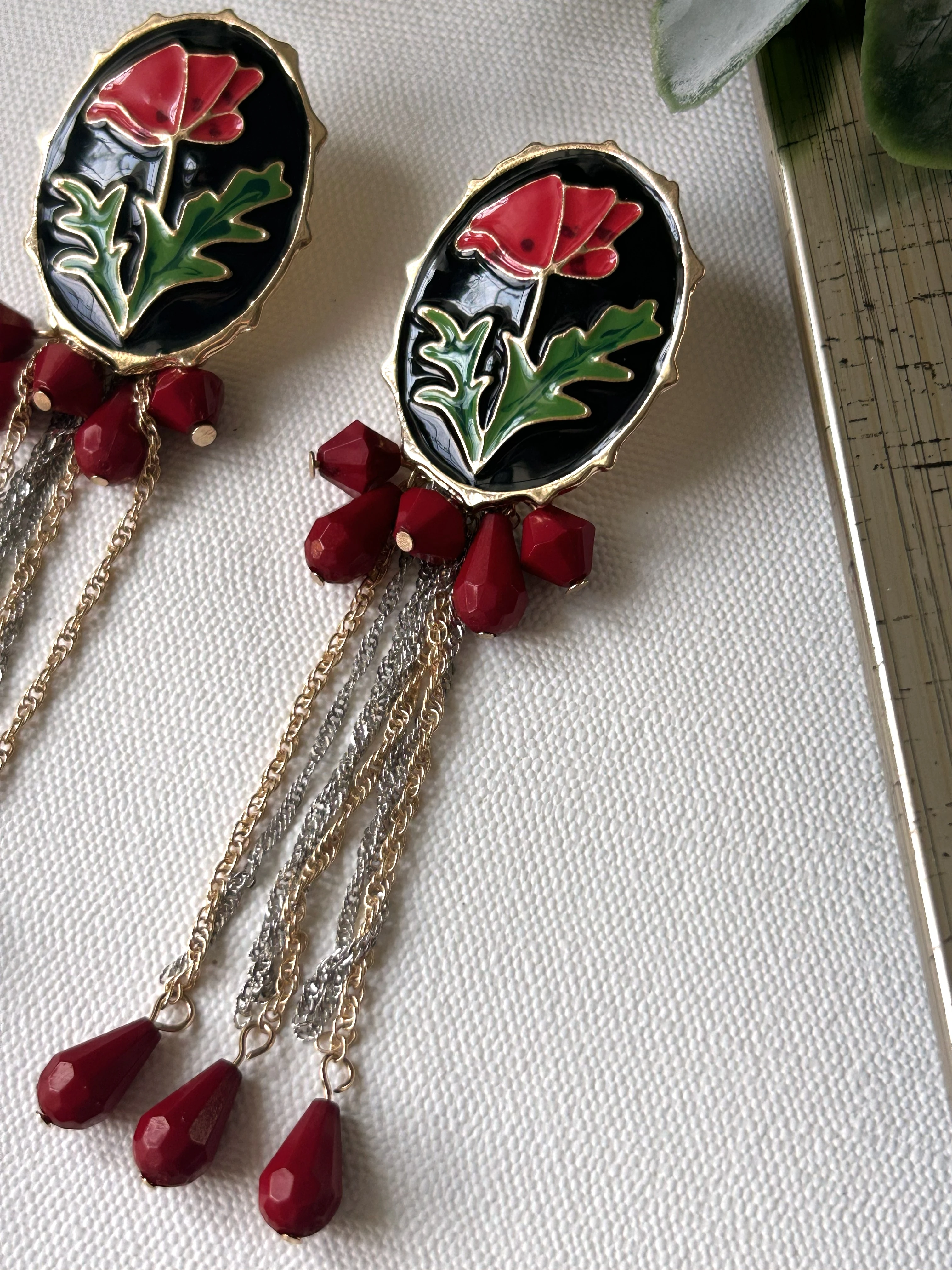 Marka Model Lale Detaylı Küpe