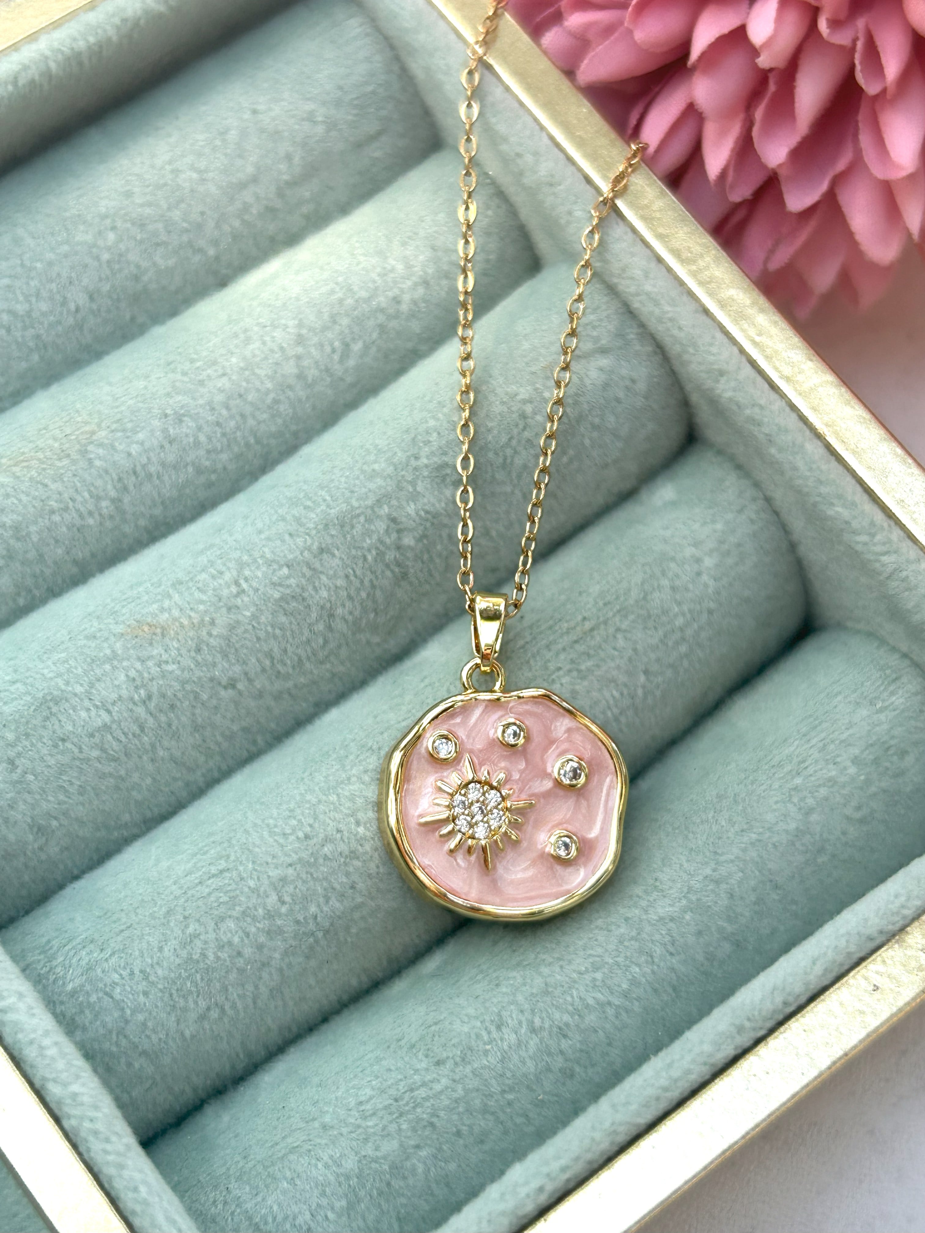 Güneş Detaylı Pembe Gold Çelik Kolye