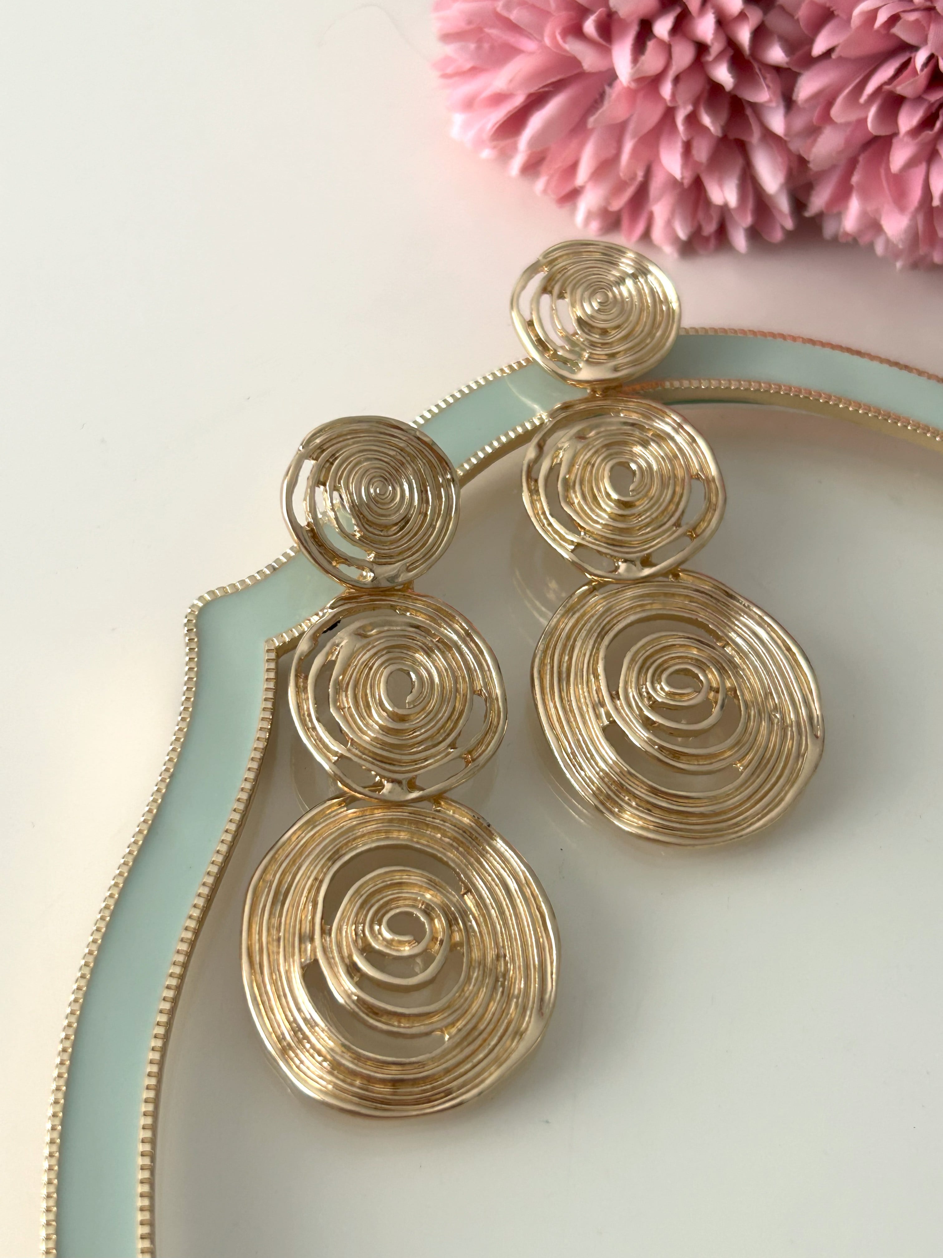 Gold Detaylı Sprial Küpe
