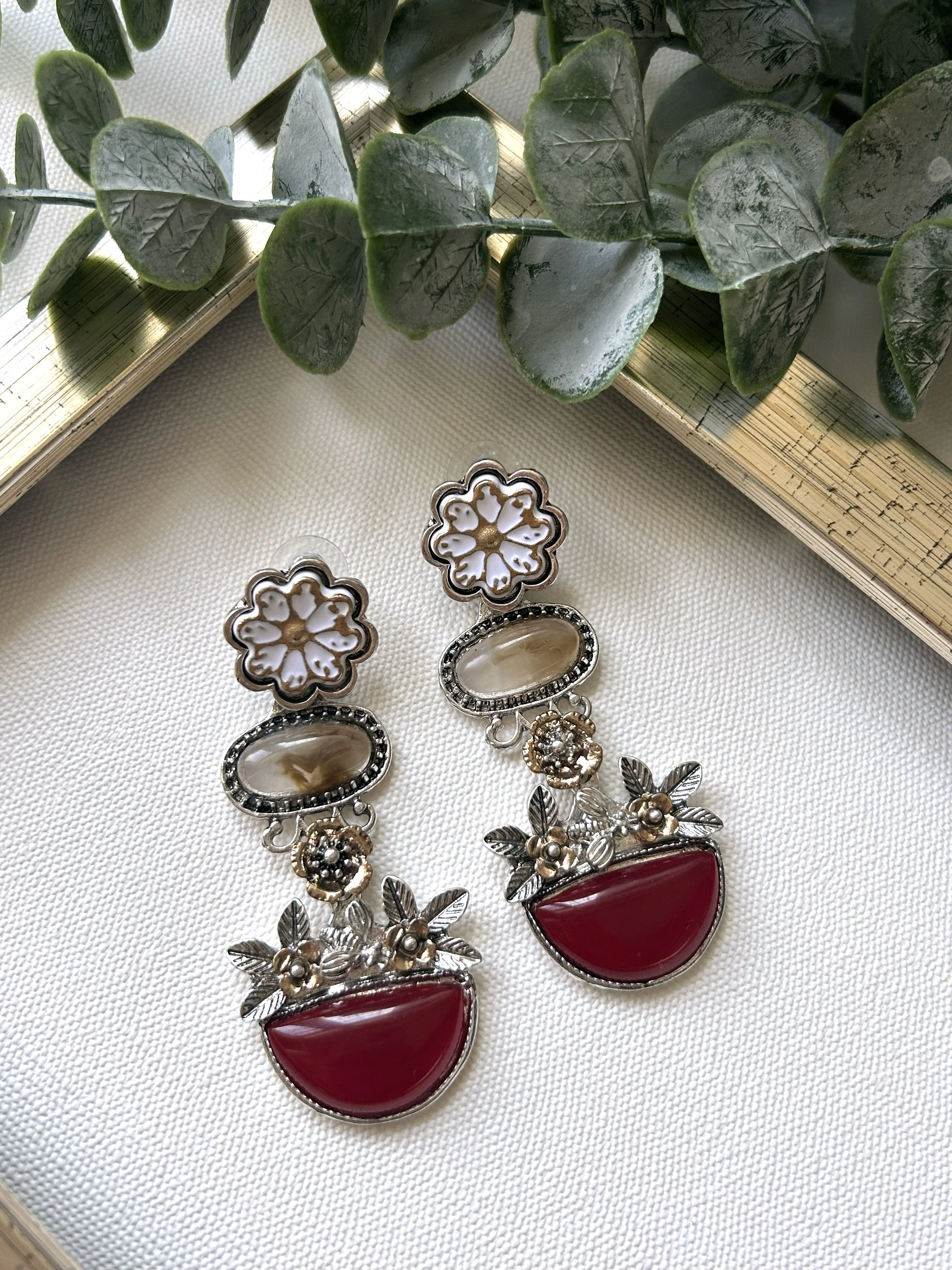 Vintage Çiçek & Kırmızı Taşlı Küpe