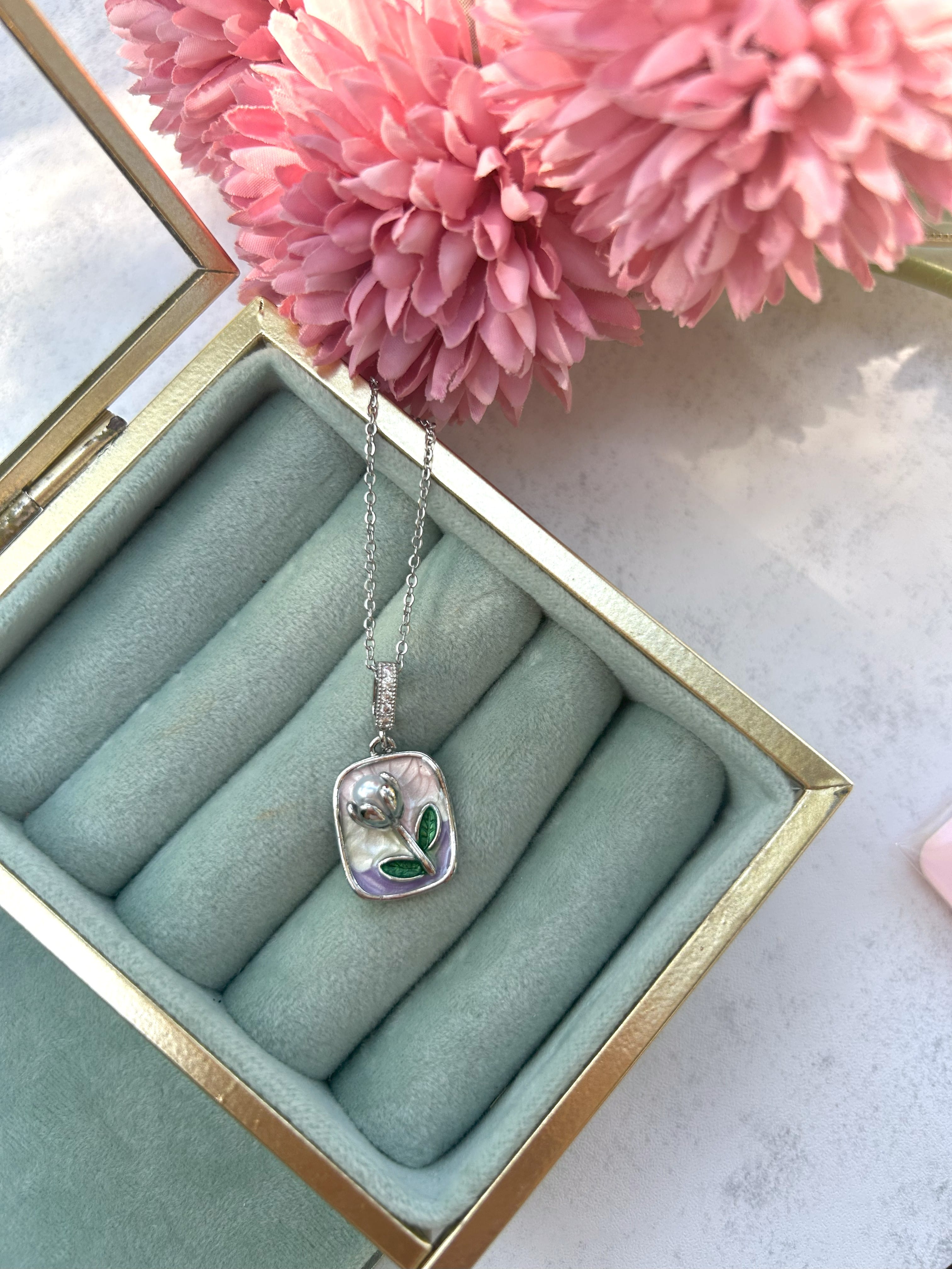 Lale Detaylı Silver Çelik Kolye