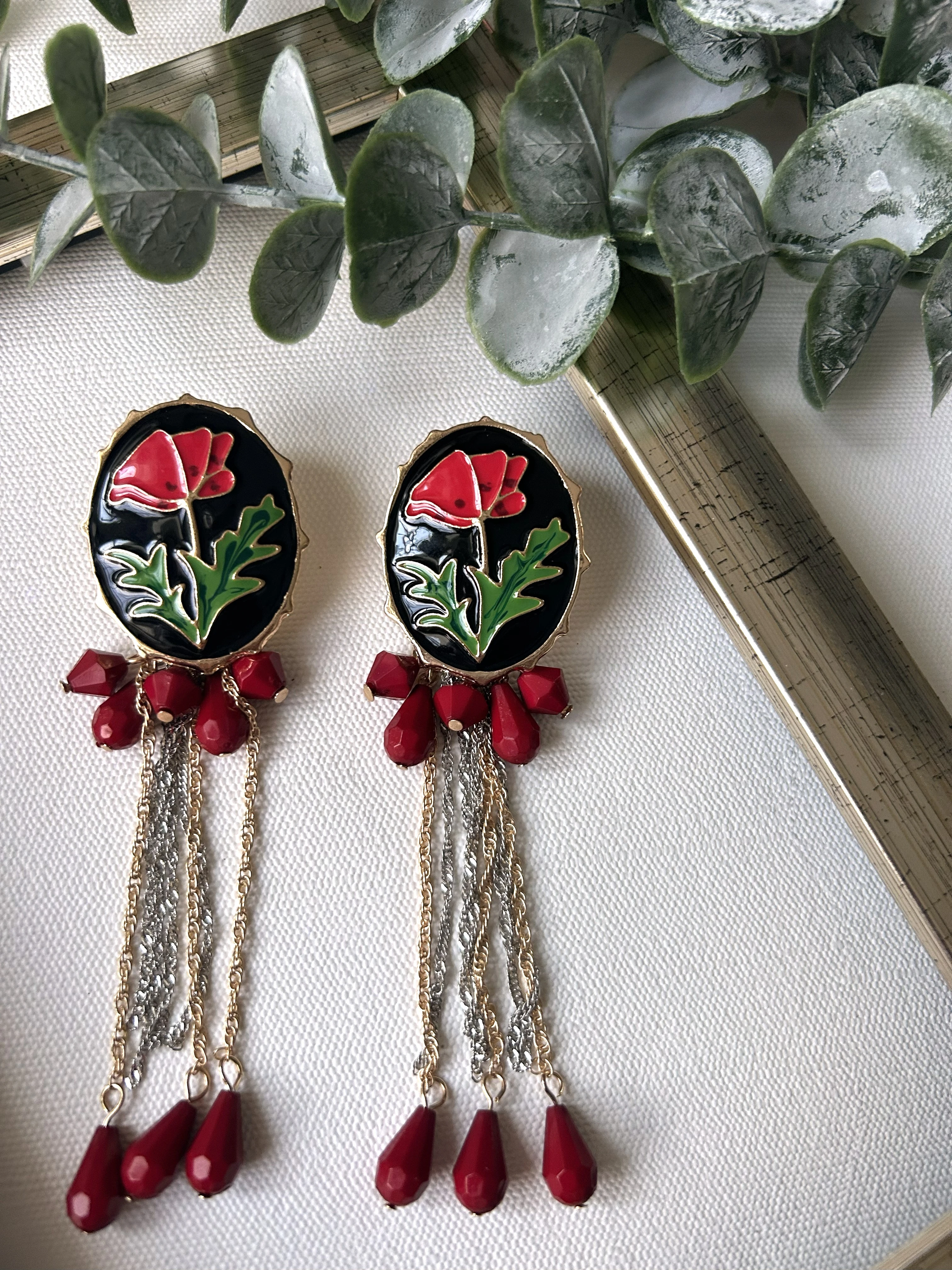 Marka Model Lale Detaylı Küpe