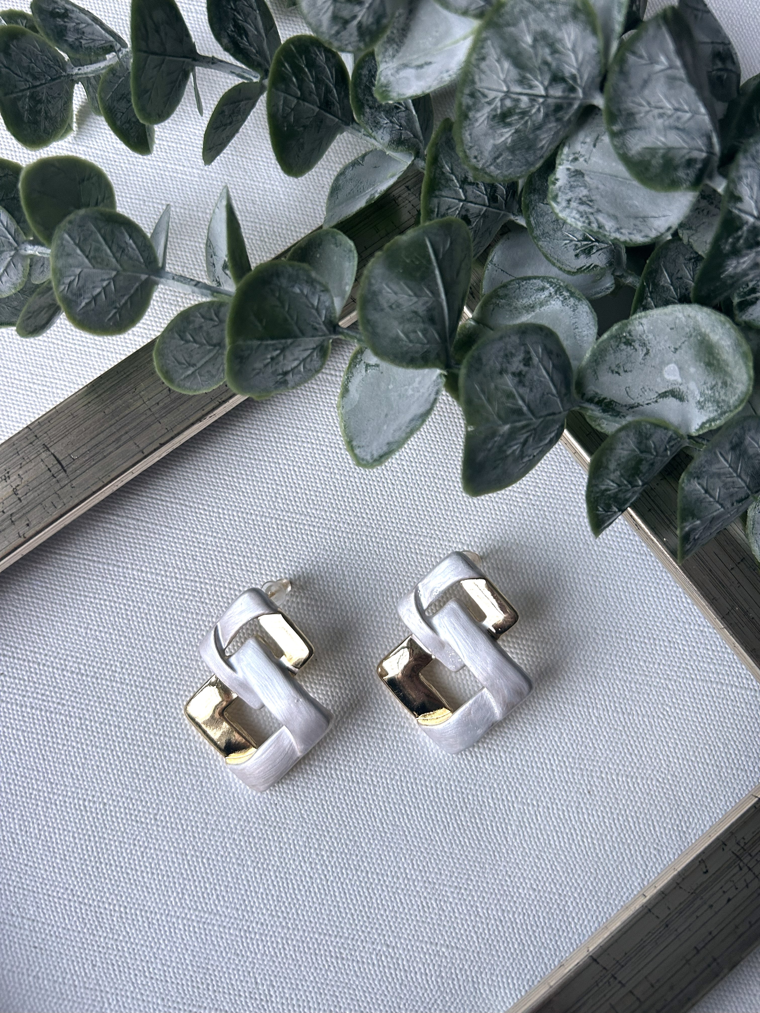 Sedef ve Gold Detaylı Küpe