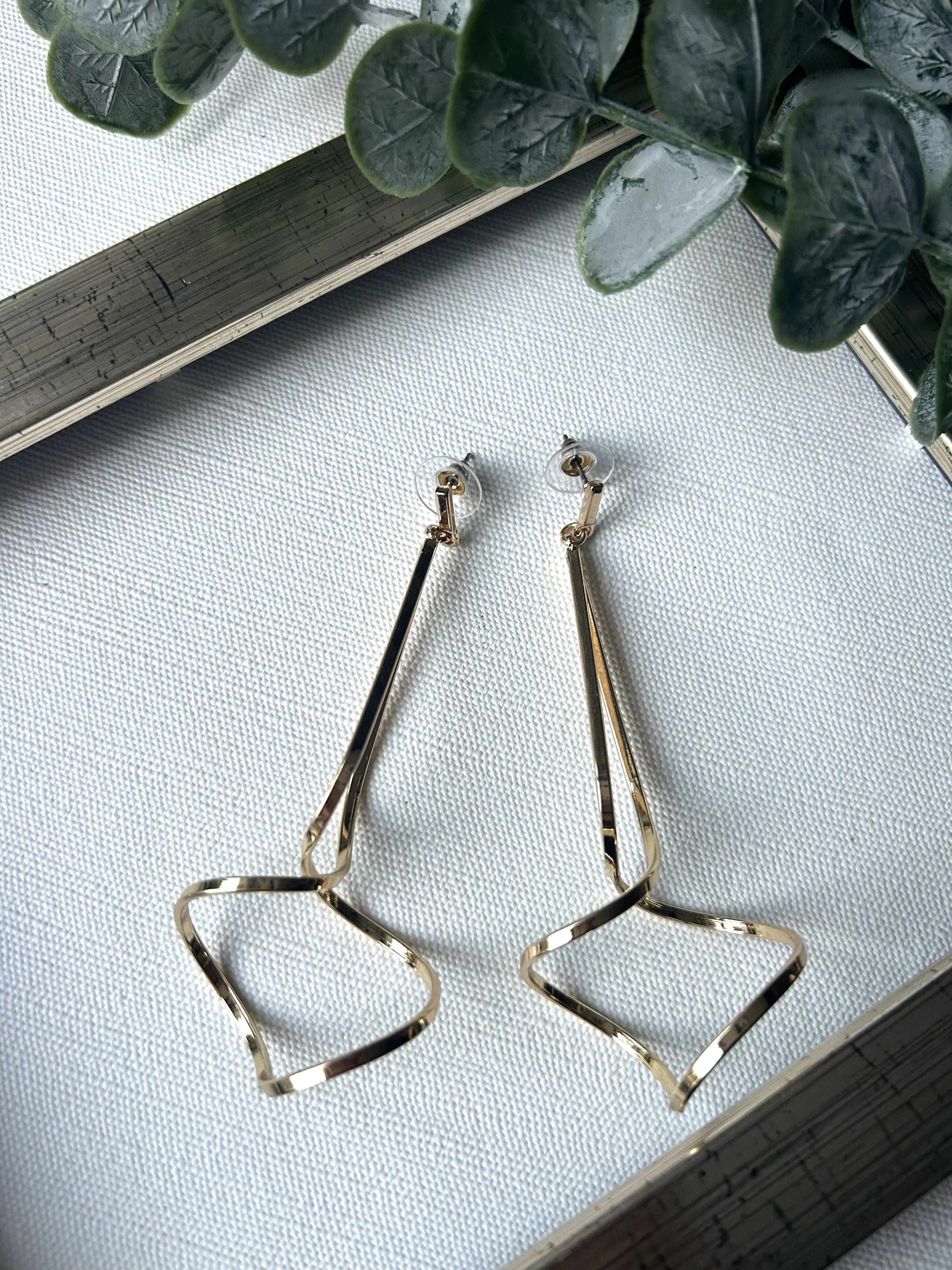 Sallantı Detaylı Gold Küpe