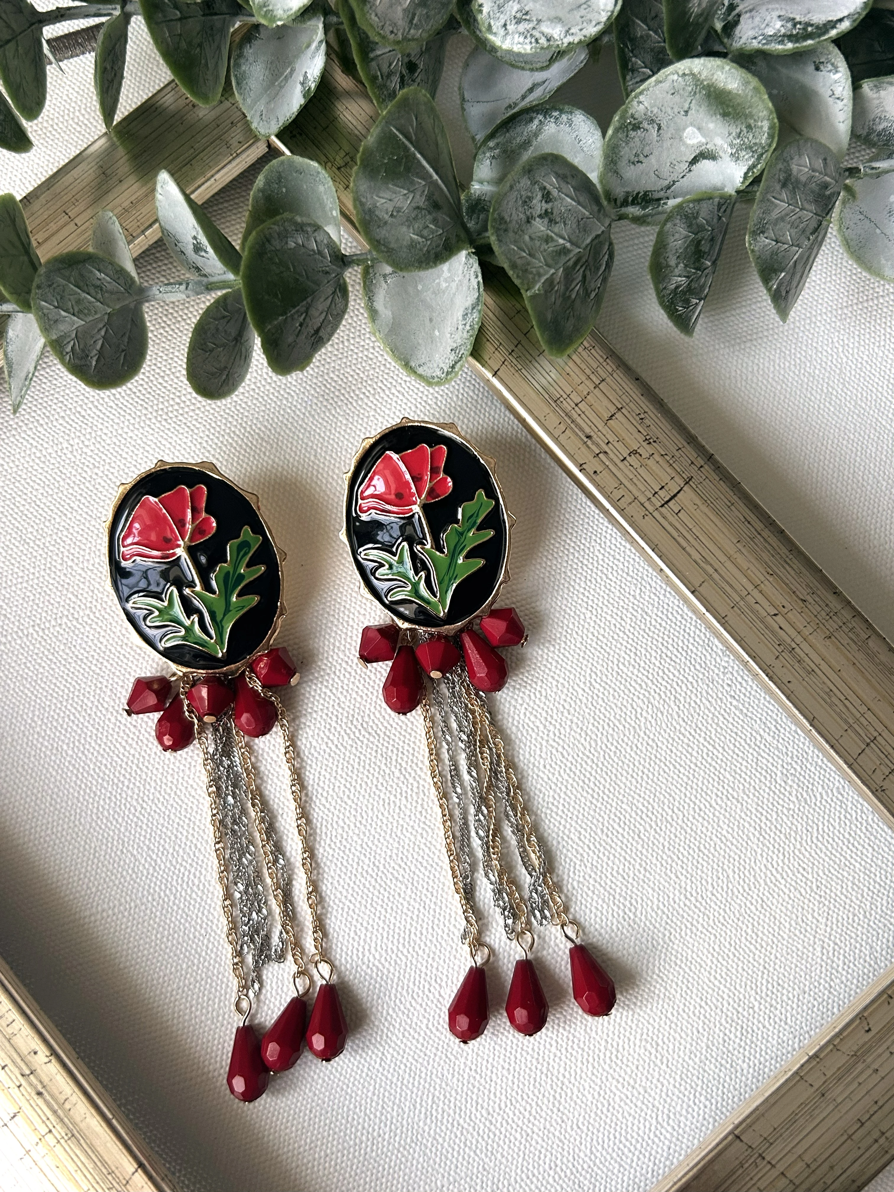 Marka Model Lale Detaylı Küpe