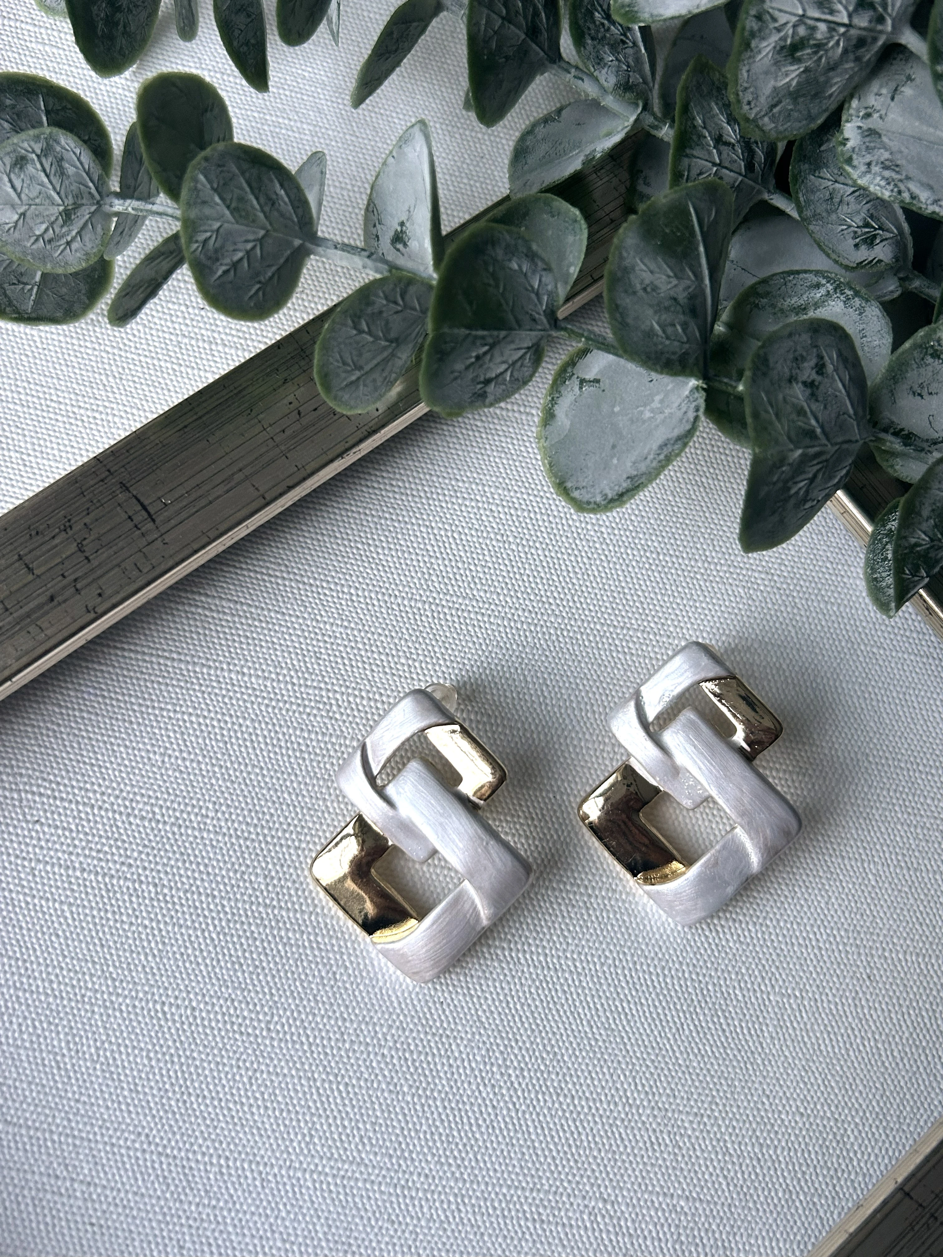 Sedef ve Gold Detaylı Küpe