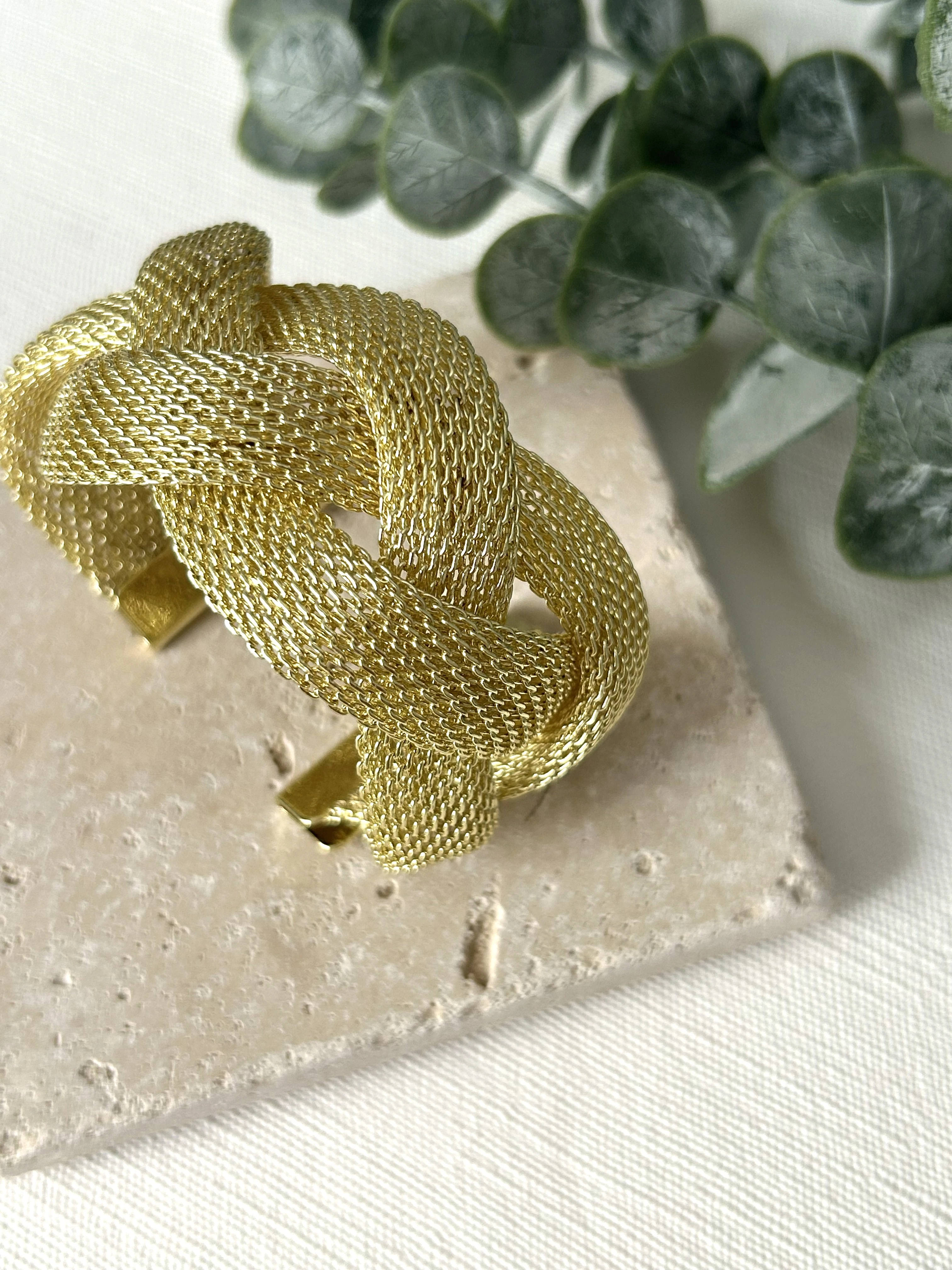 Hasır Örgü Detaylı Gold Kalın Kelepçe