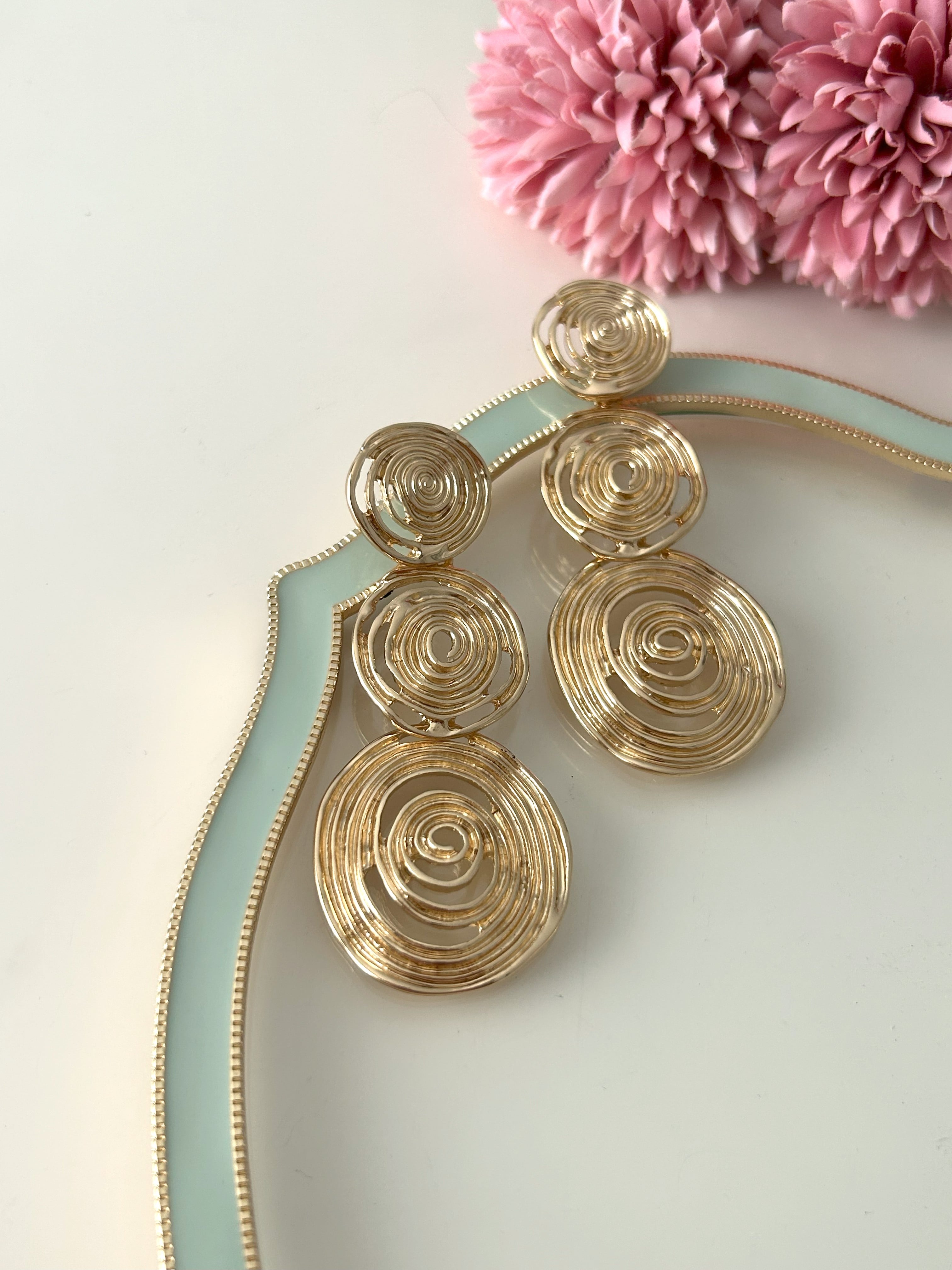 Gold Detaylı Sprial Küpe