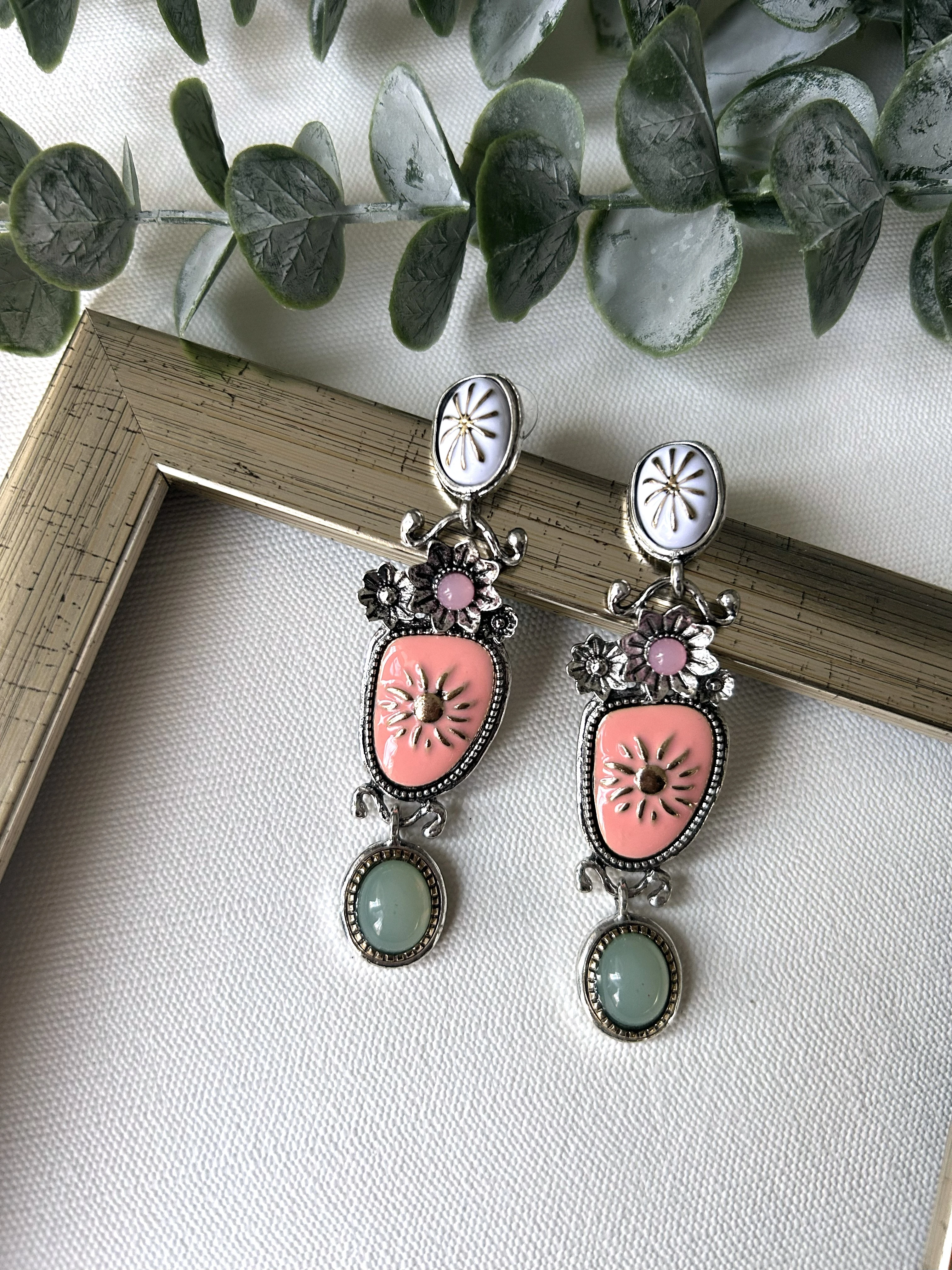 Marka Model Vintage Pembe Detaylı Küpe