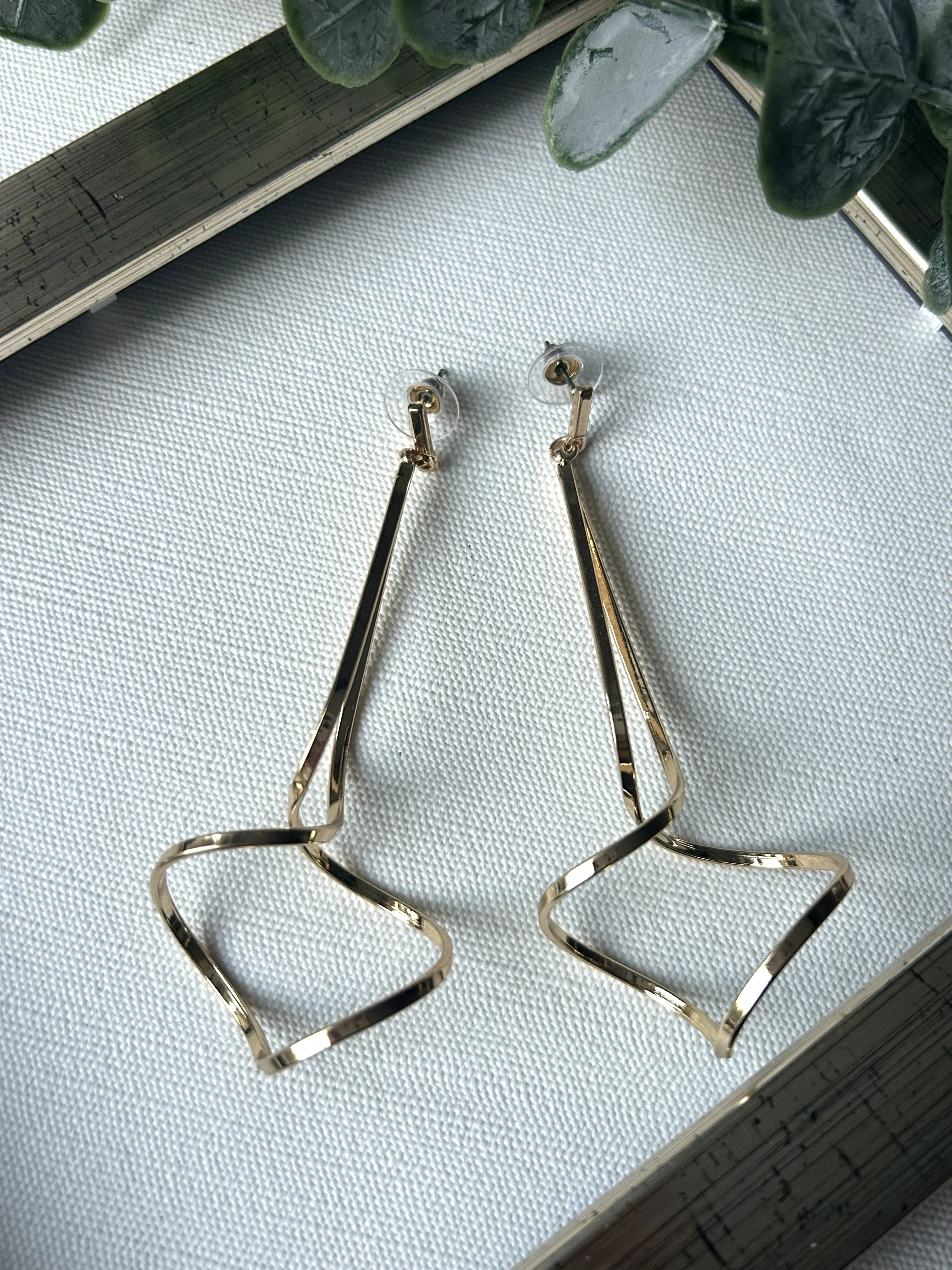 Sallantı Detaylı Gold Küpe