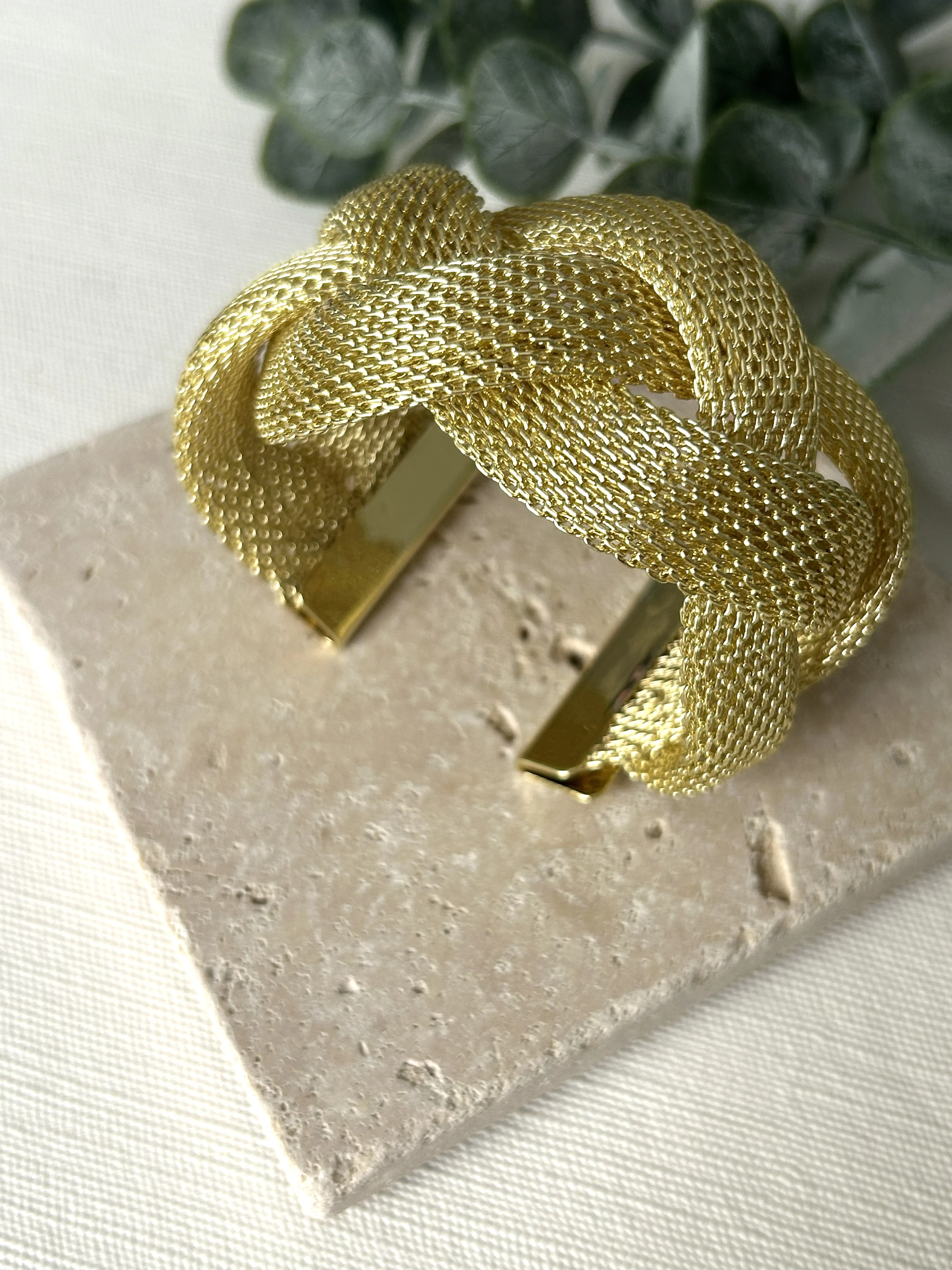 Hasır Örgü Detaylı Gold Kalın Kelepçe