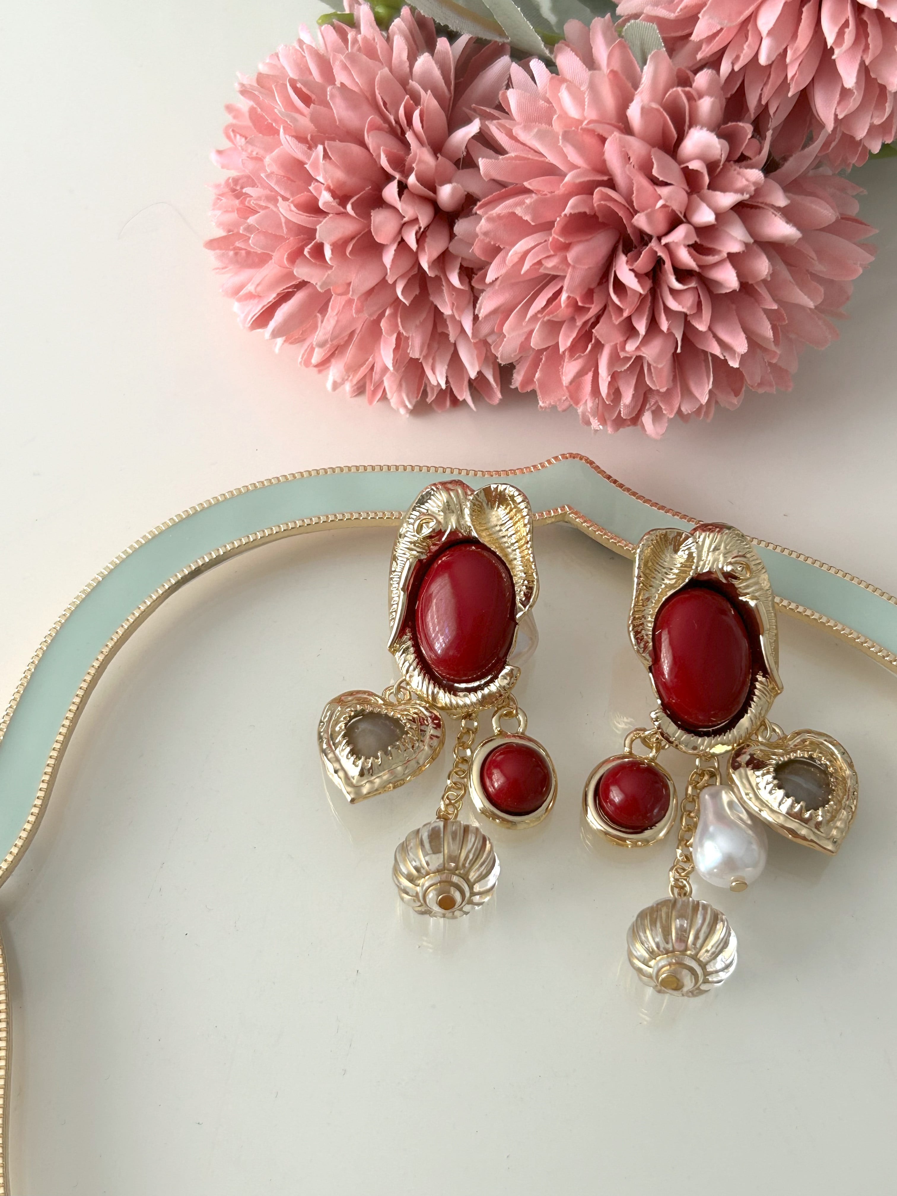 Charmlı Bordo Sallantılı Küpe