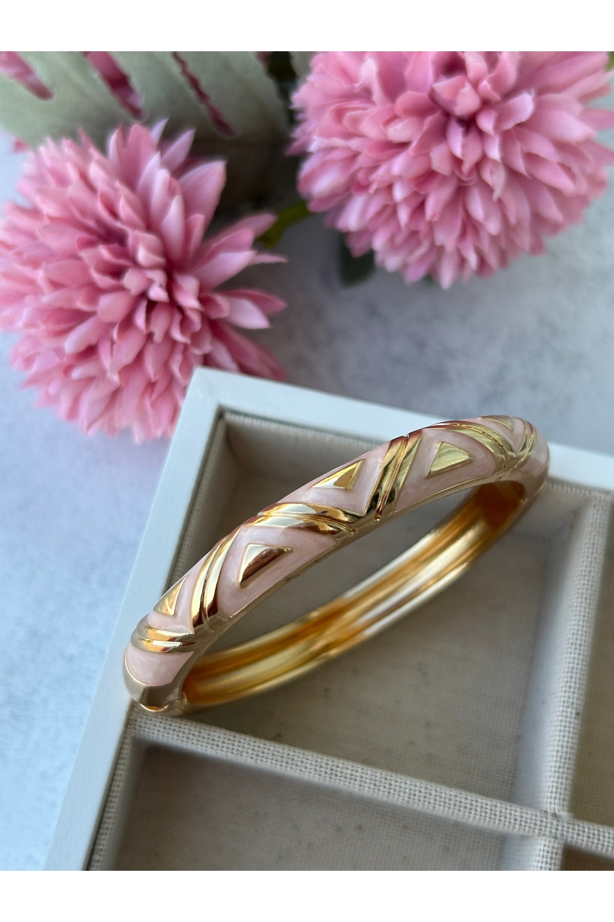 Asimetrik Detaylı Pembe Mineli