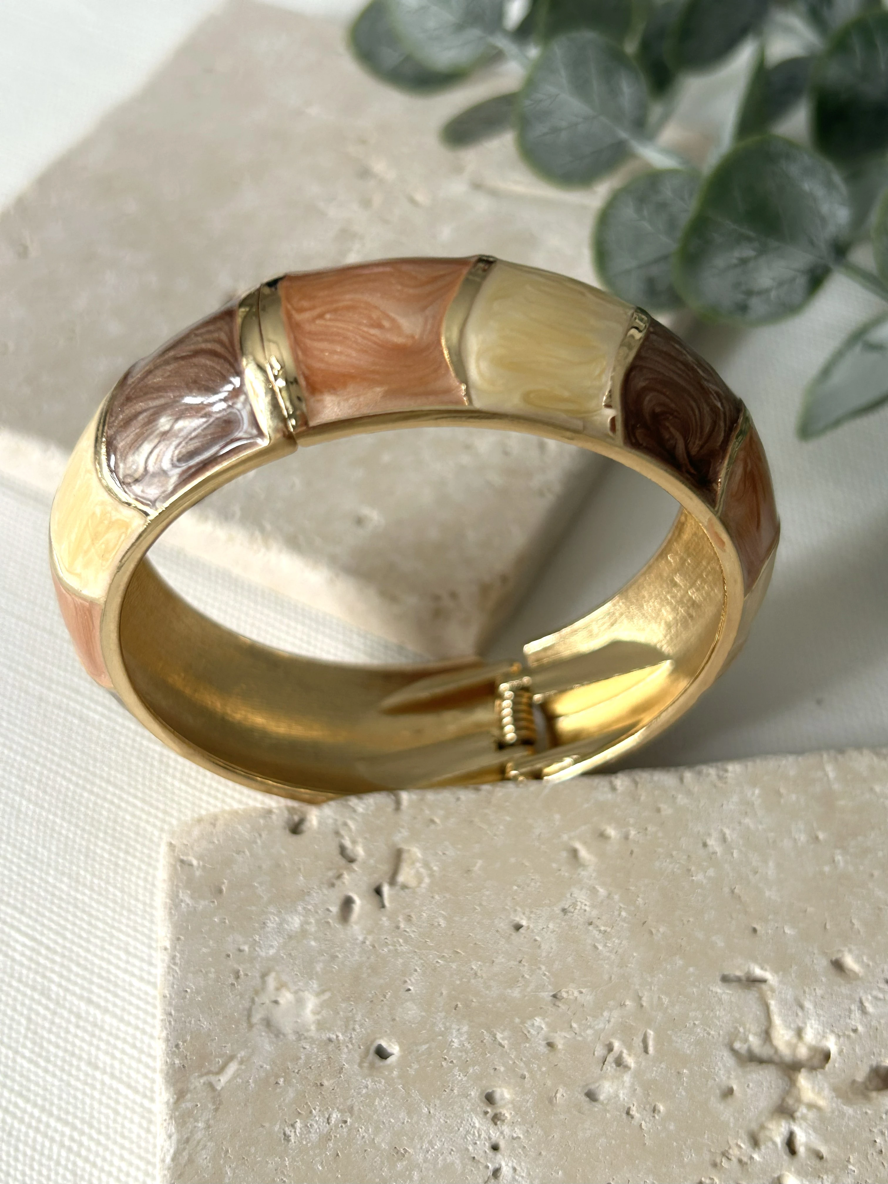 Kahverengi Detaylı Mineli Kelepçe