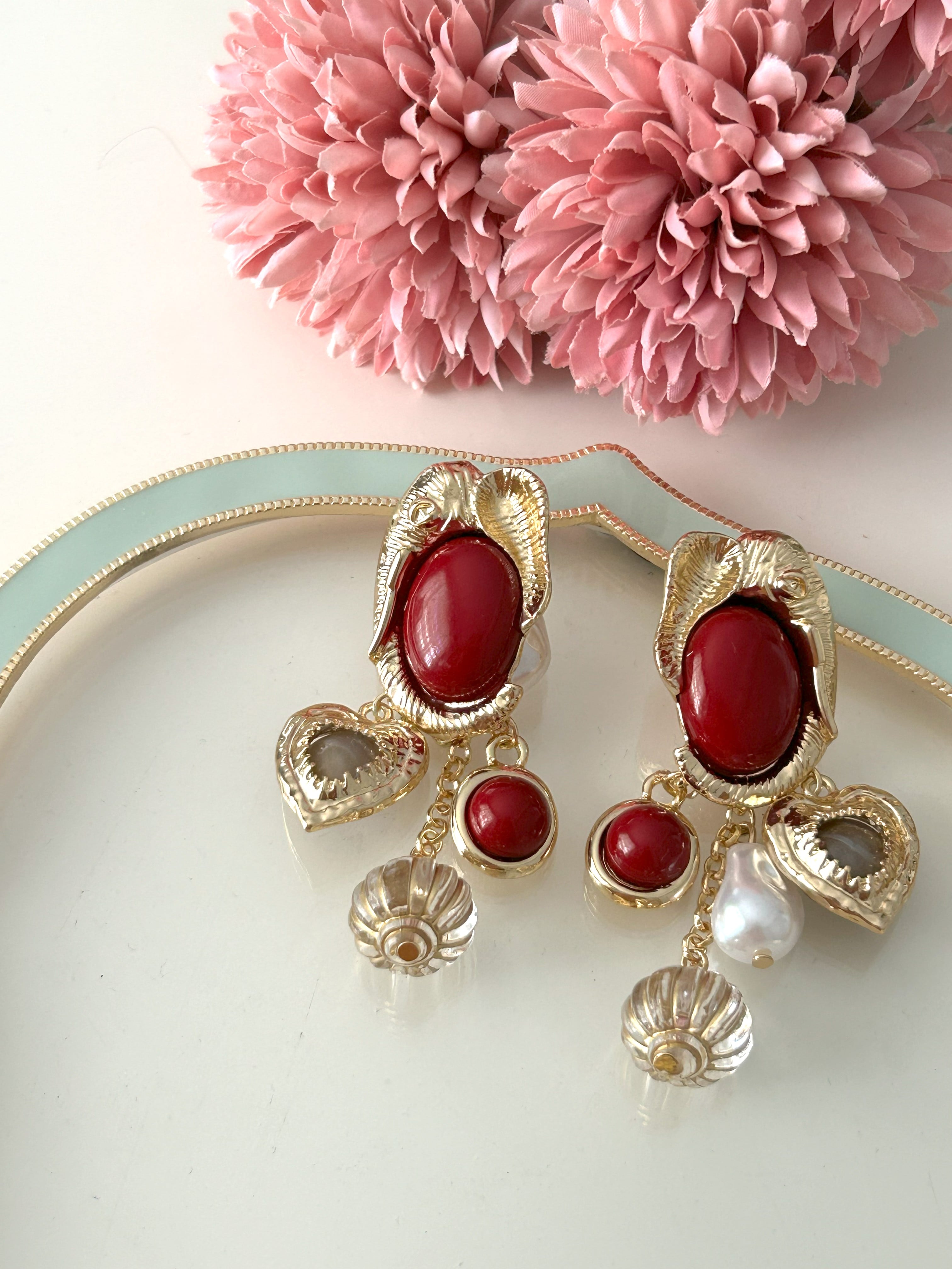 Charmlı Bordo Sallantılı Küpe