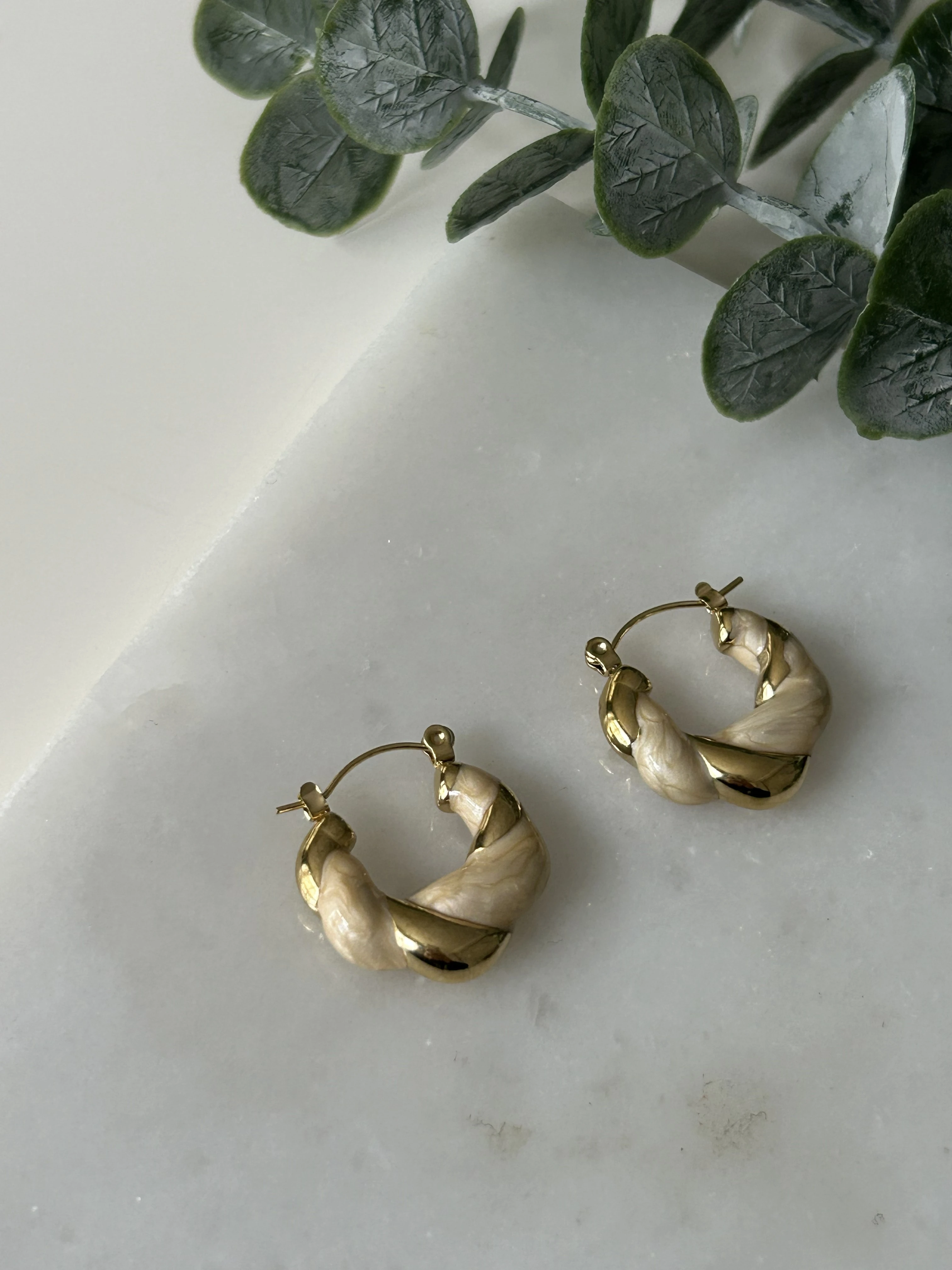 Krem&Gold Detaylı Çelik Küpe