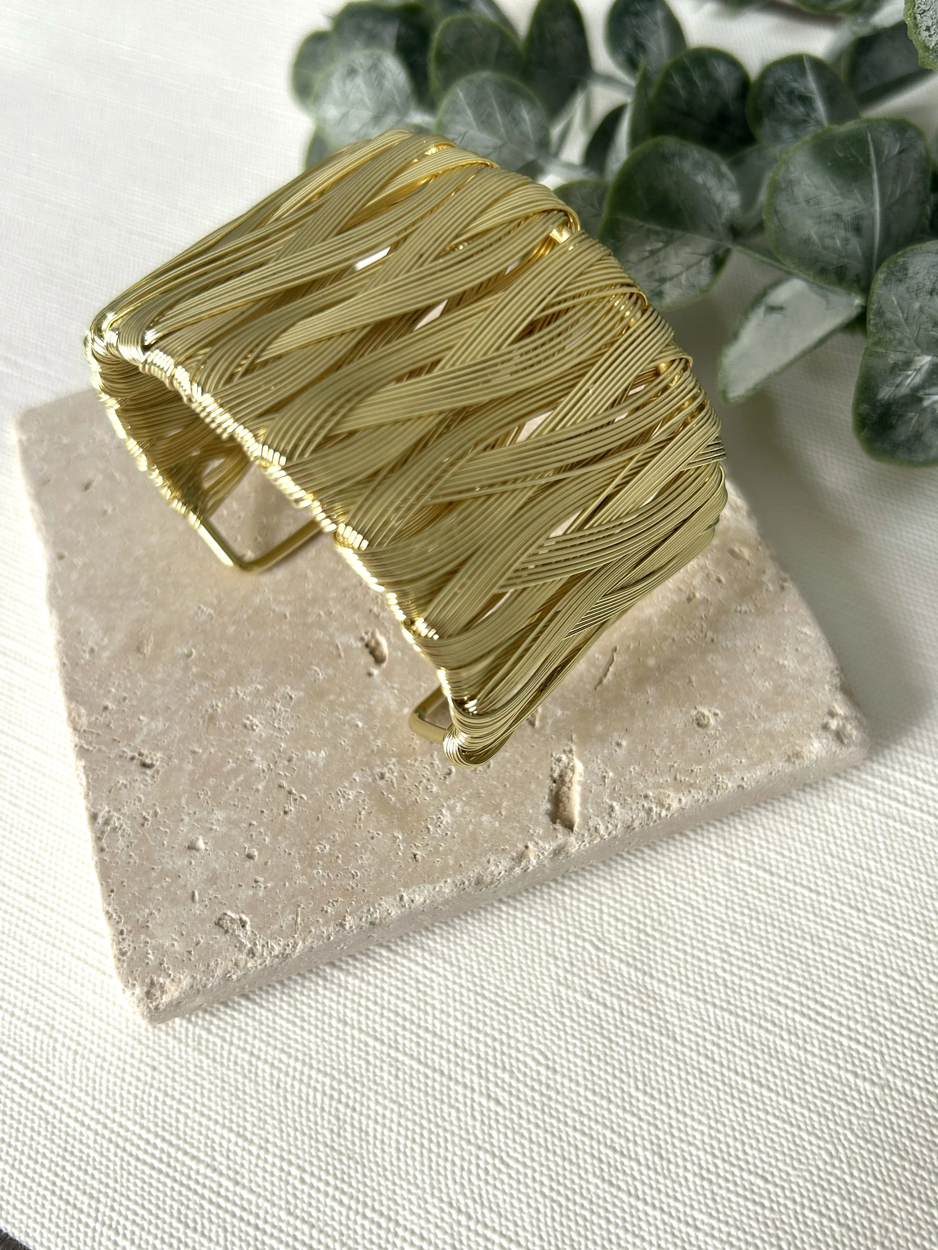 Tel Örgü Detaylı Gold Kalın Kelepçe