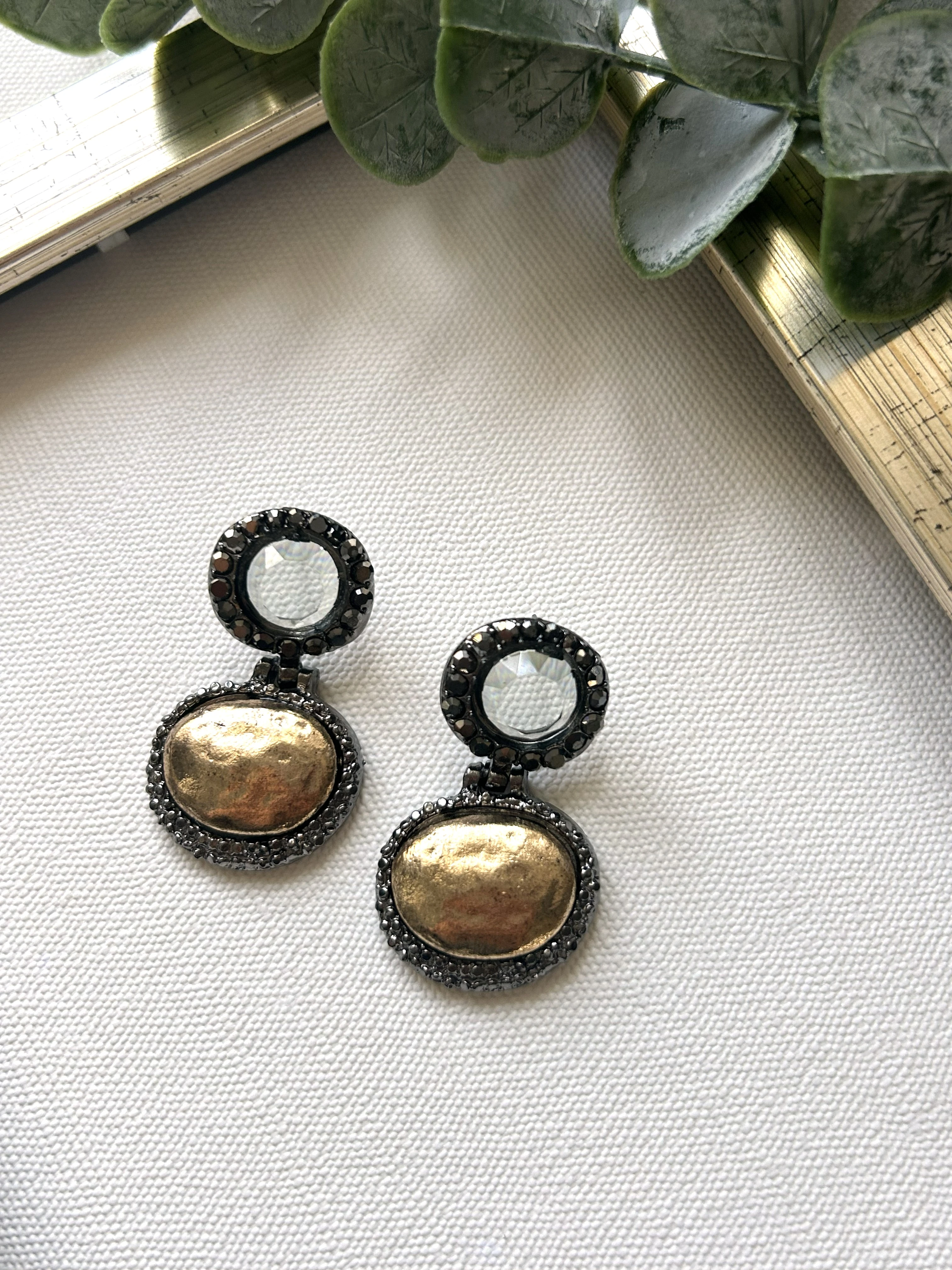 Marka Model Taş Detaylı Küpe