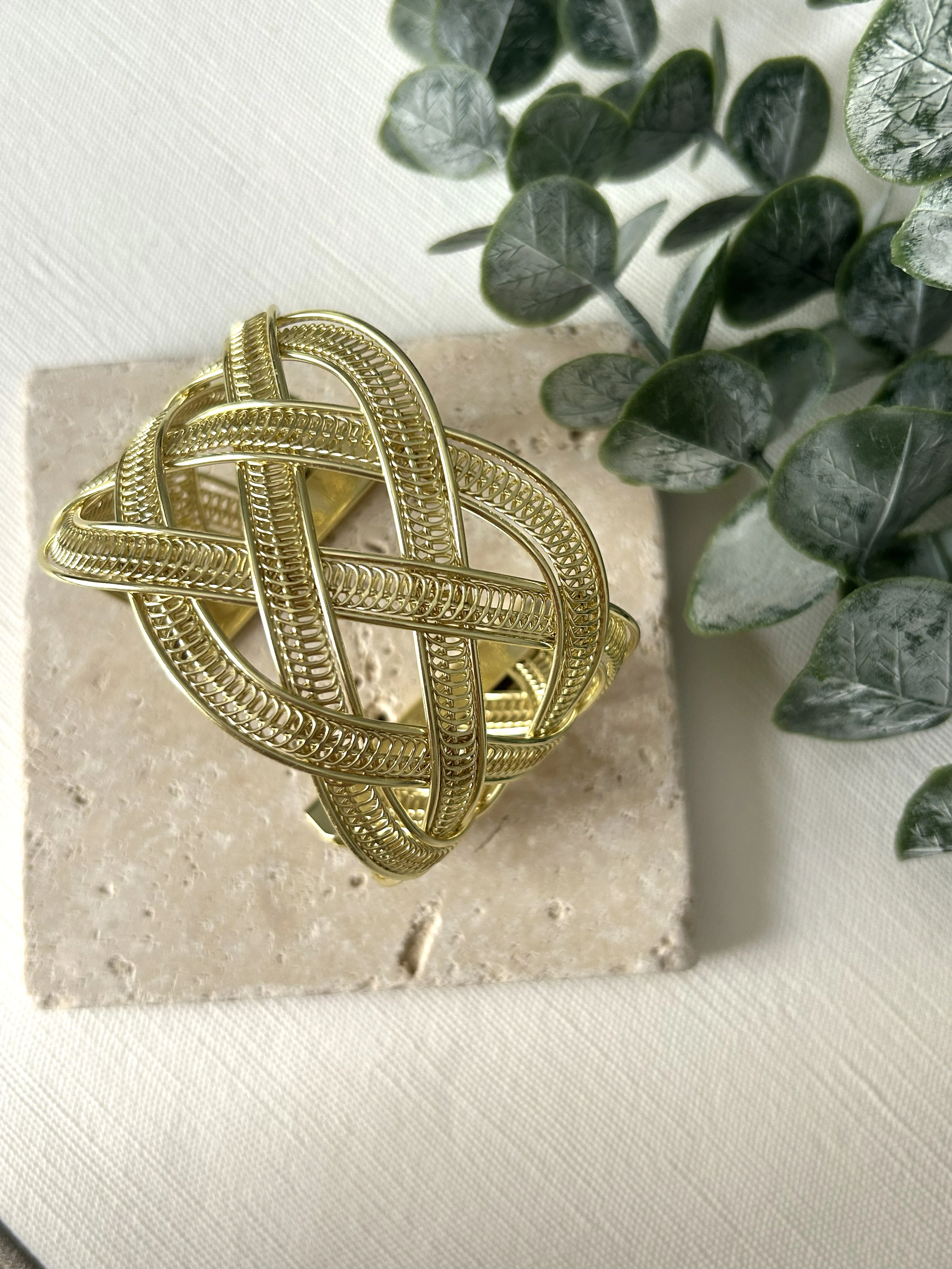 Örgü Detaylı Gold Kalın Kelepçe