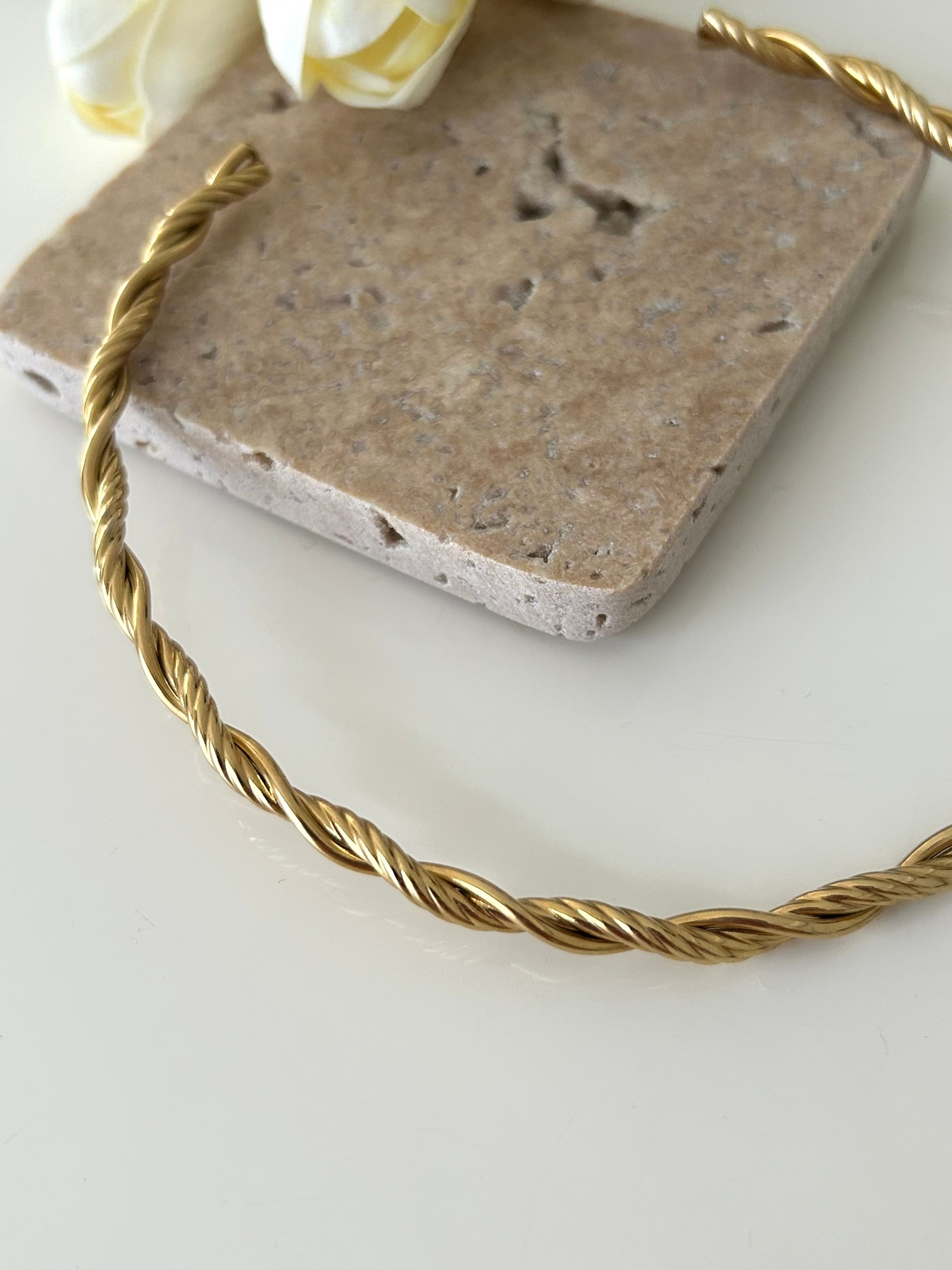 Burgu Detaylı Gold Çelik Choker