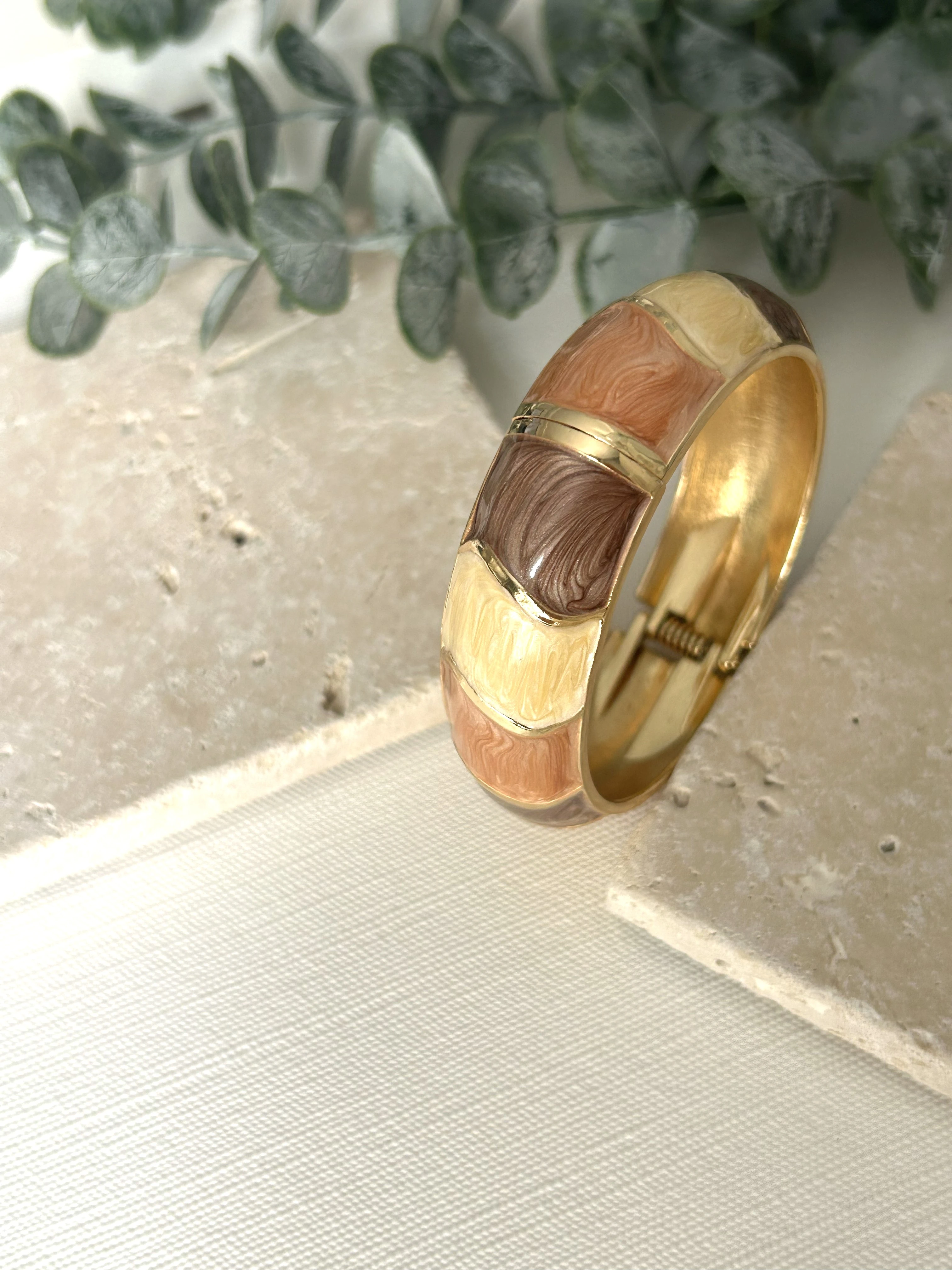 Kahverengi Detaylı Mineli Kelepçe