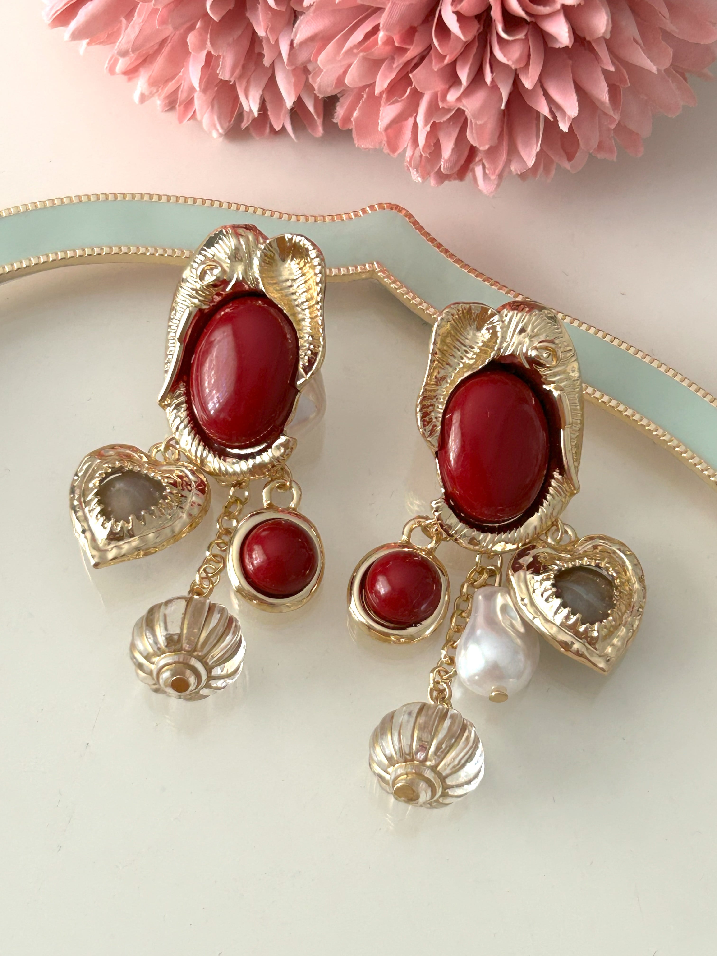Charmlı Bordo Sallantılı Küpe