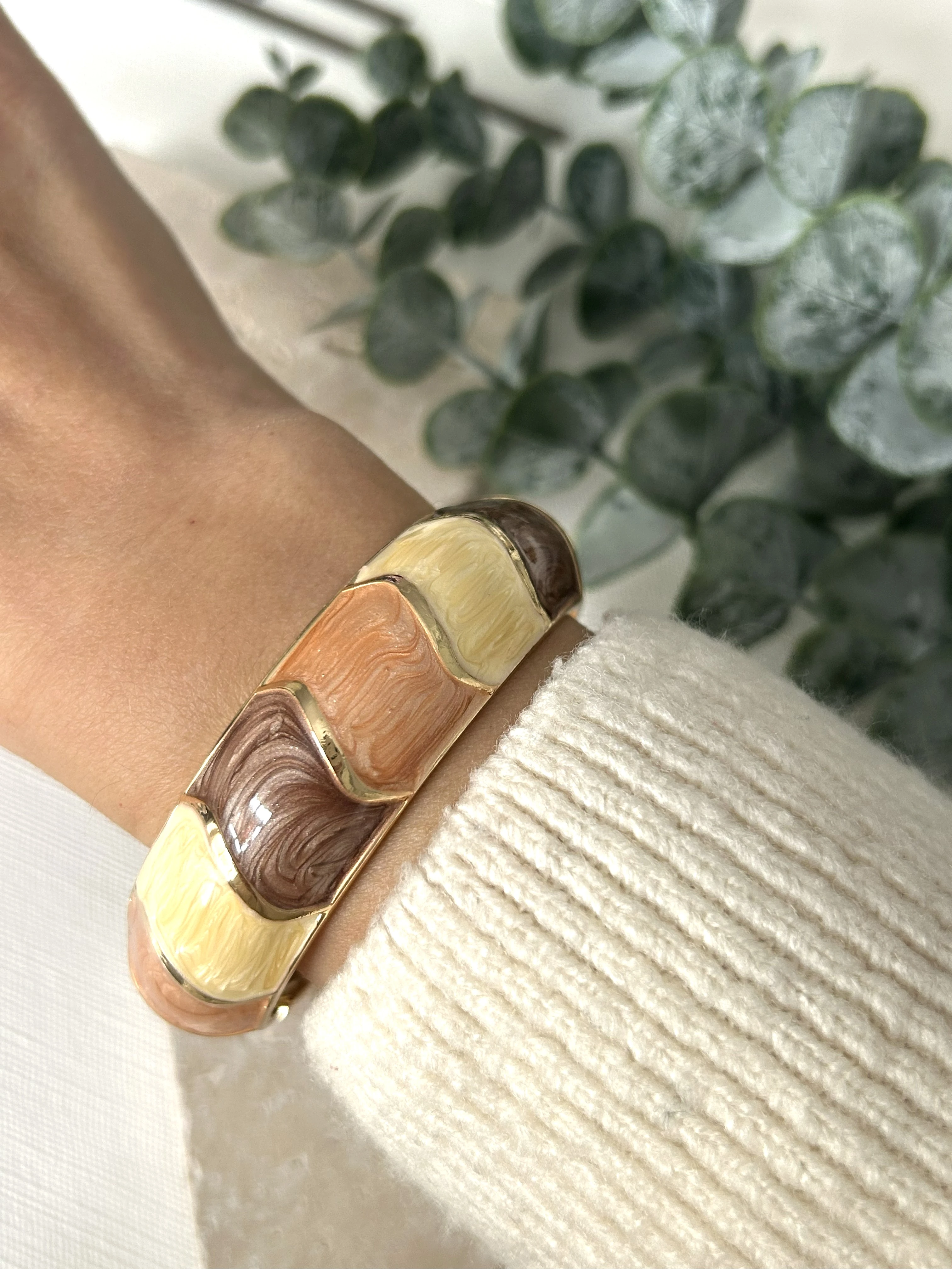 Kahverengi Detaylı Mineli Kelepçe