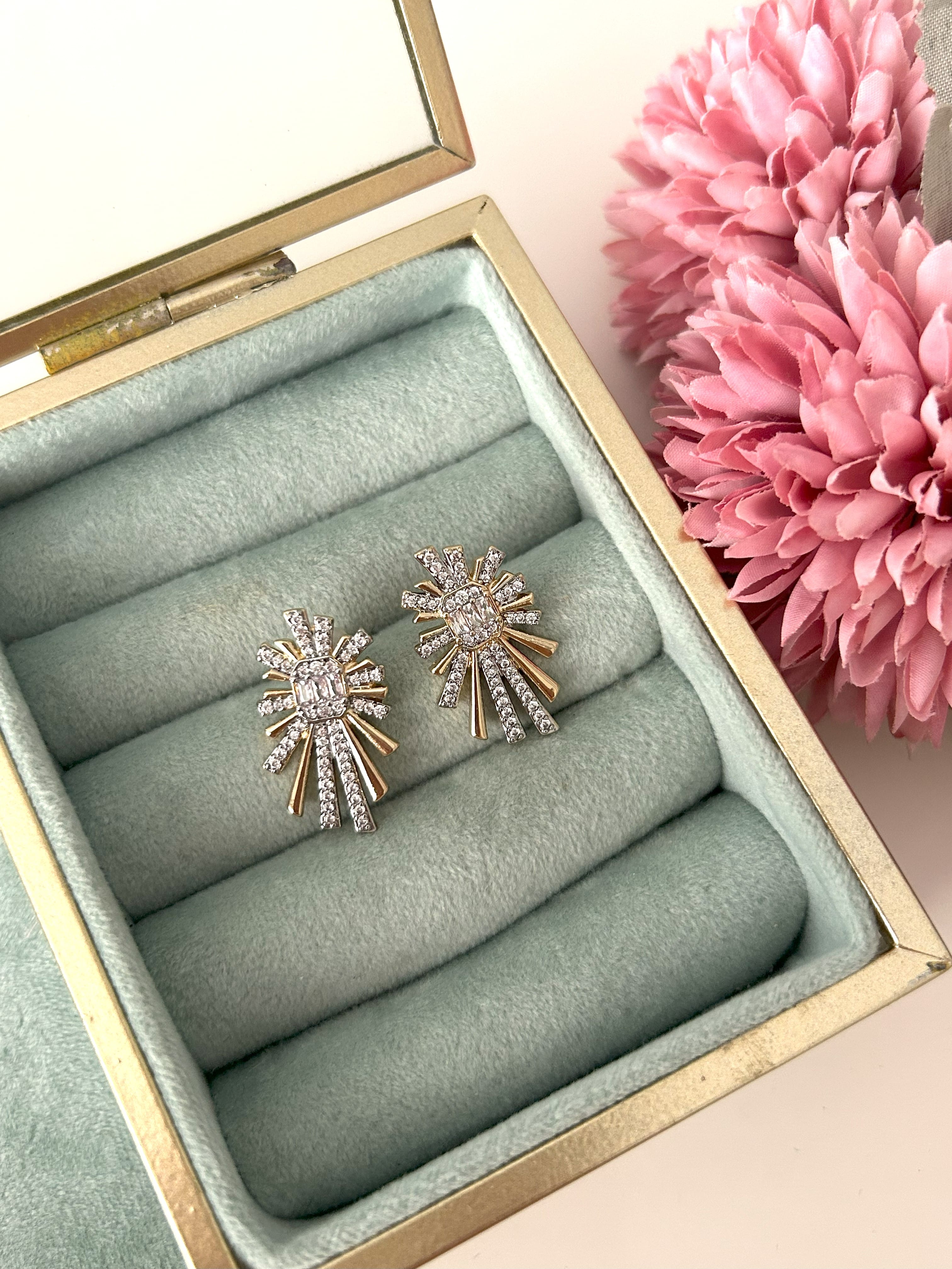 Zirkon Taş Detaylı Gold  Küpe