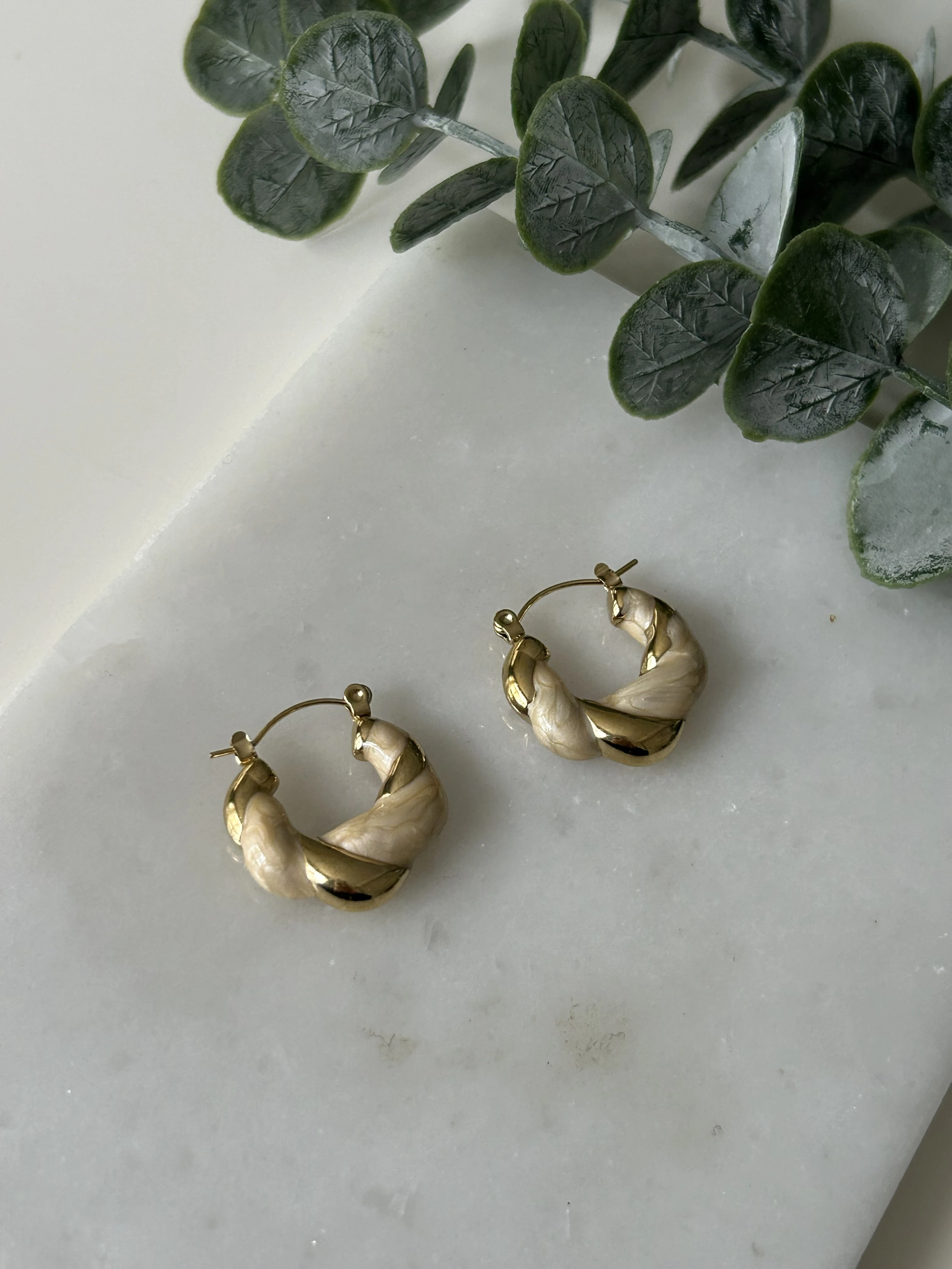 Krem&Gold Detaylı Çelik Küpe