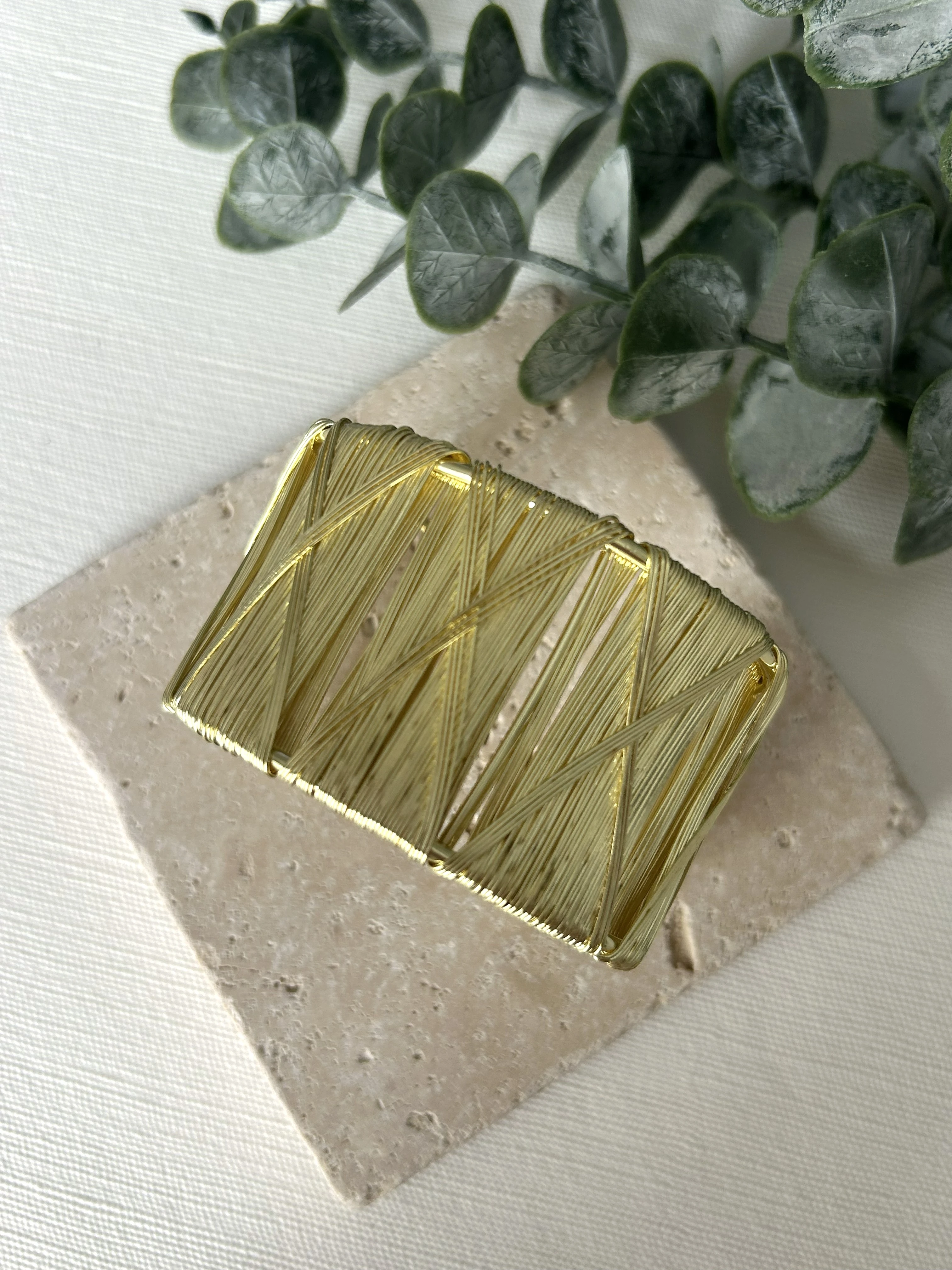 Çapraz Detaylı Gold Kalın Kelepçe