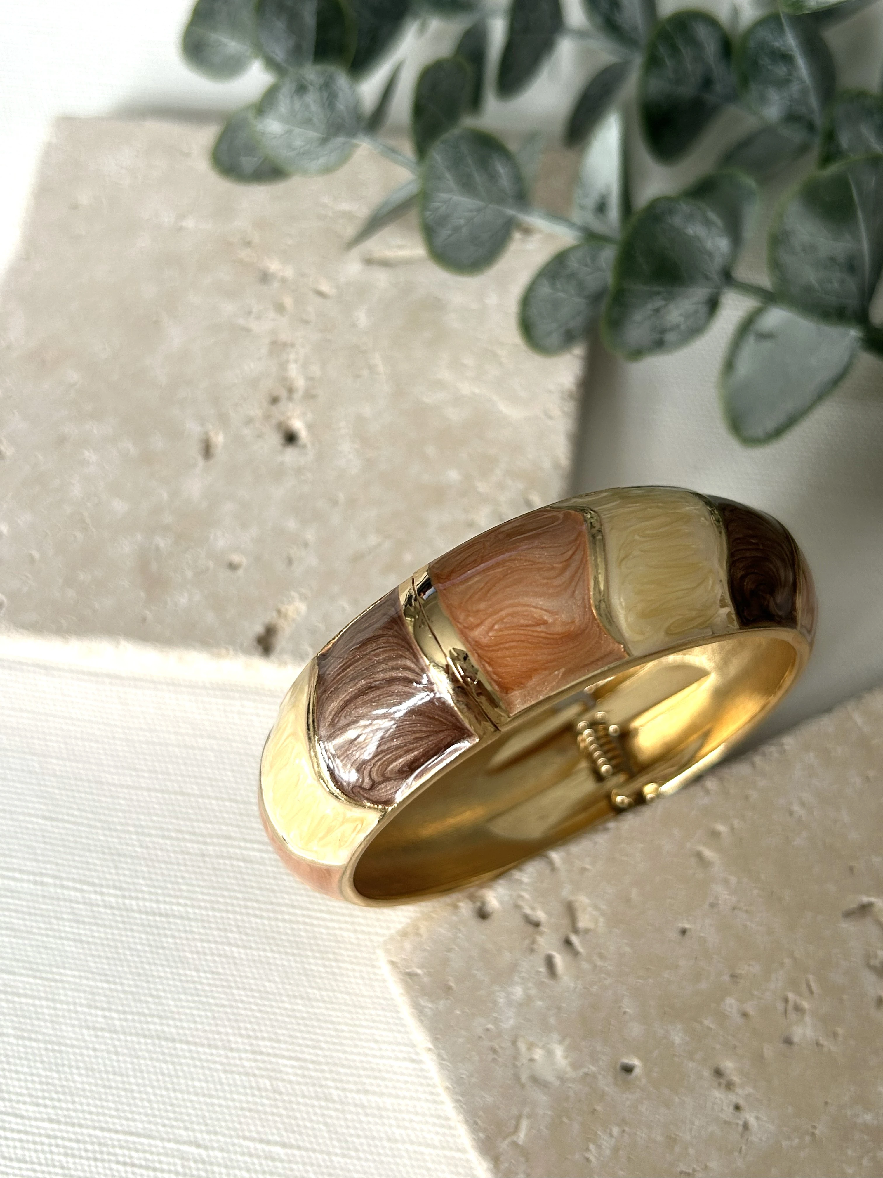 Kahverengi Detaylı Mineli Kelepçe