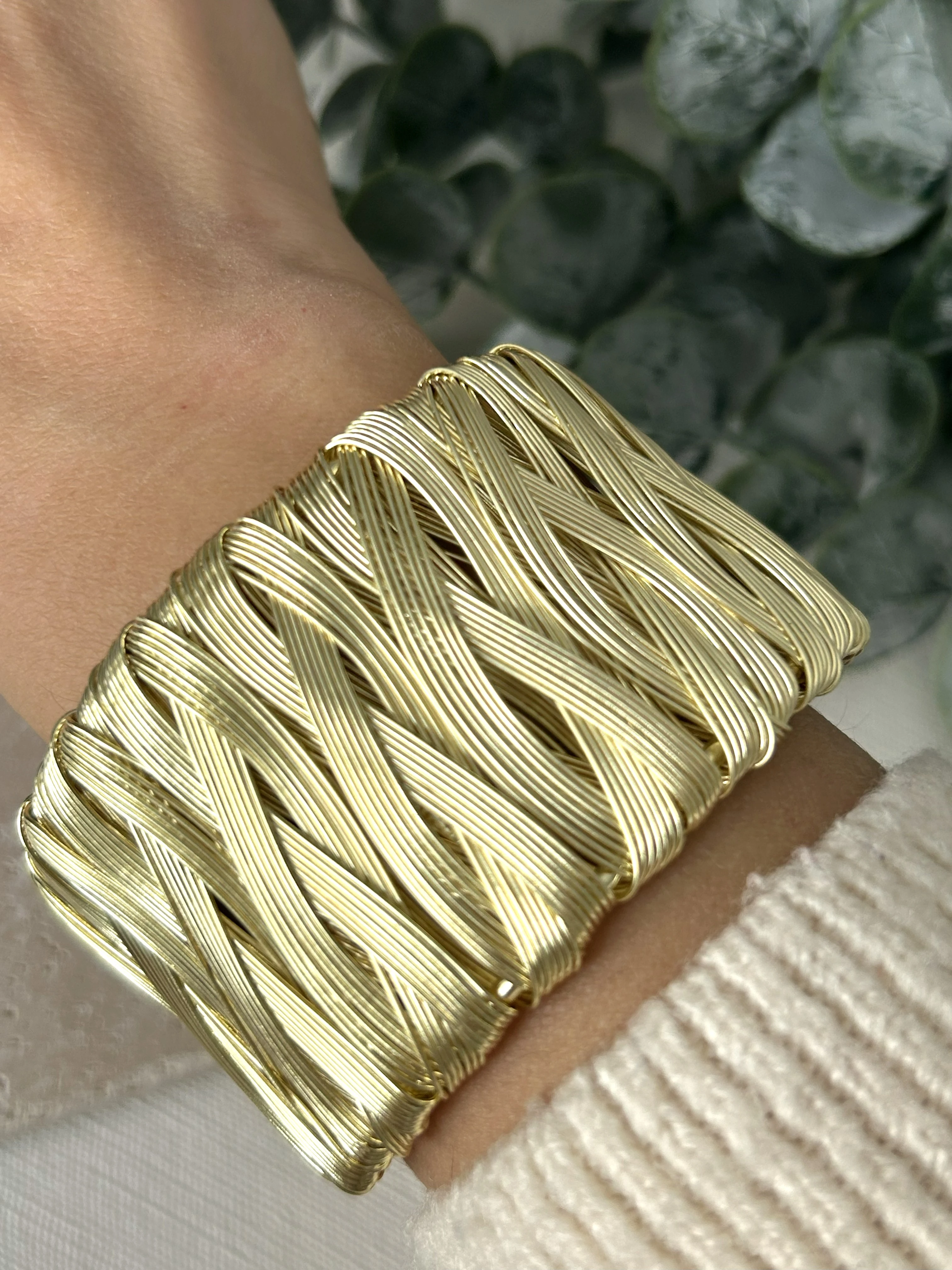 Tel Örgü Detaylı Gold Kalın Kelepçe