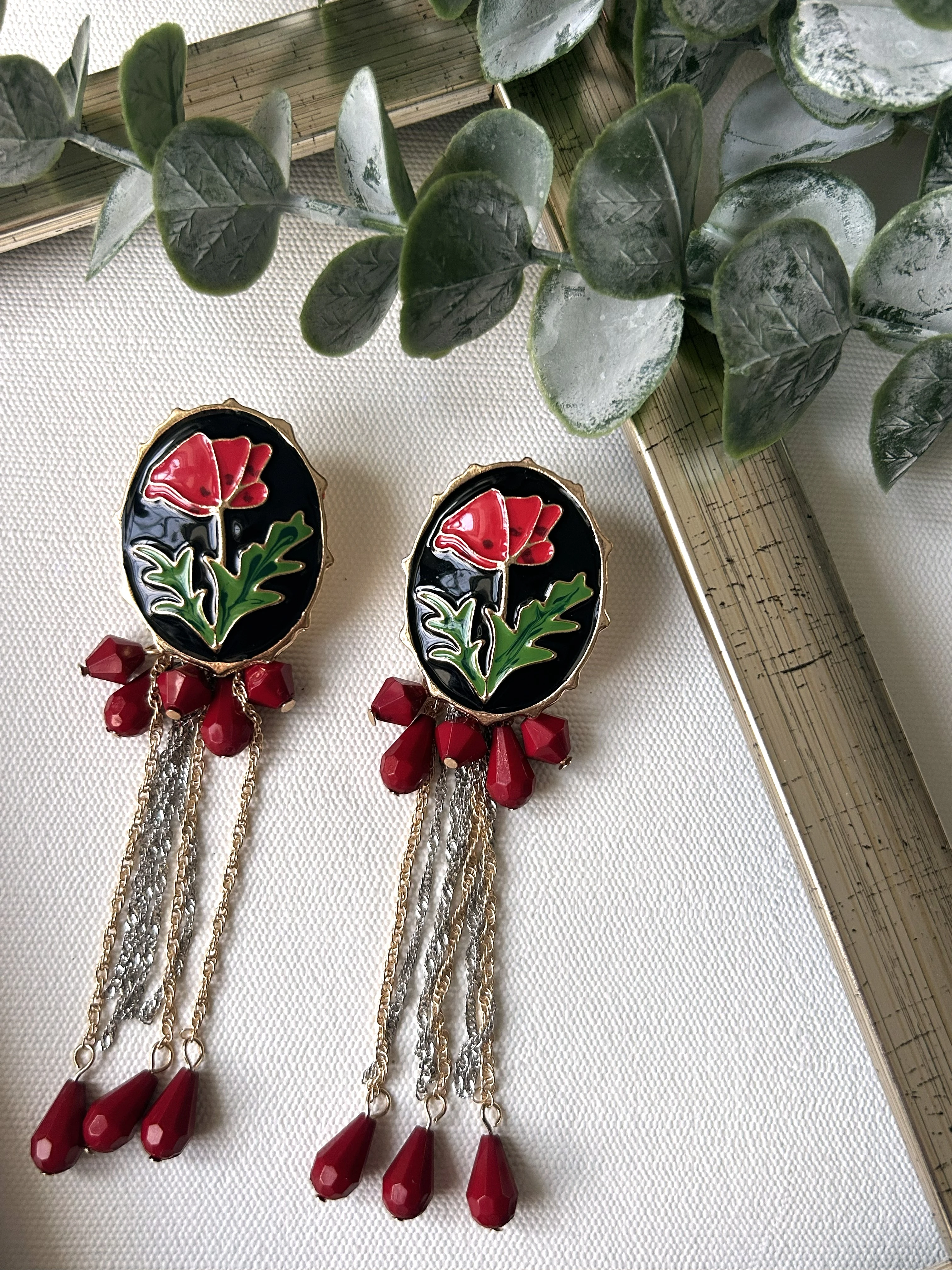 Marka Model Lale Detaylı Küpe